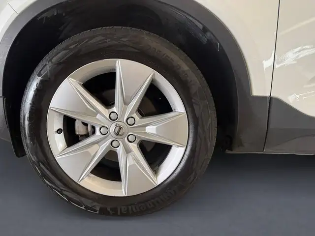 Volvo XC40 view 9