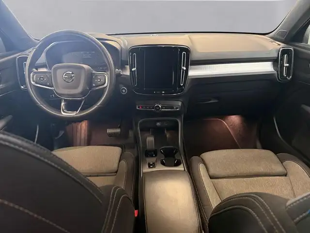 Volvo XC40 view 11
