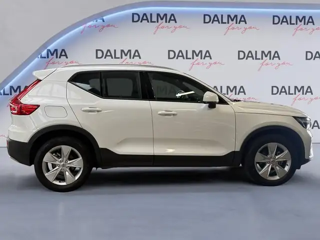 Volvo XC40 view 6