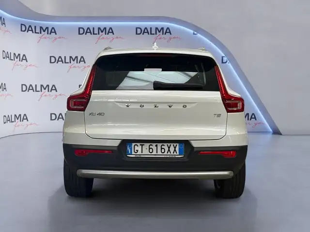 Volvo XC40 view 4