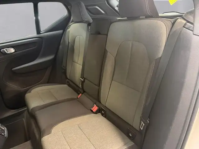 Volvo XC40 view 13