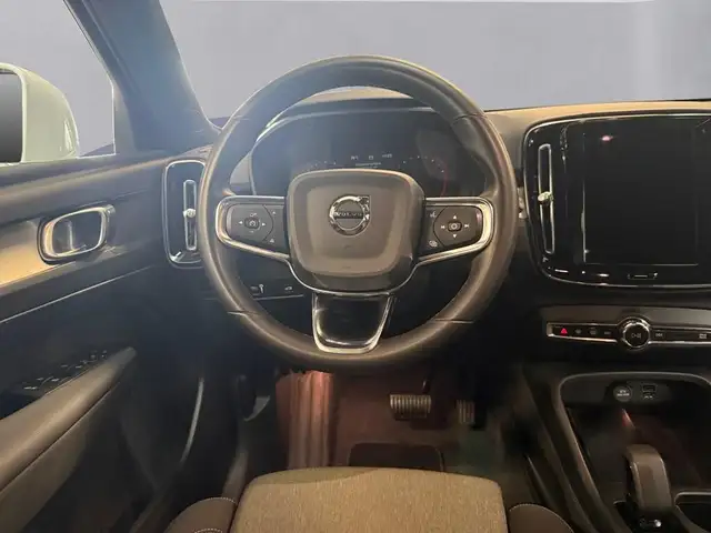 Volvo XC40 view 12