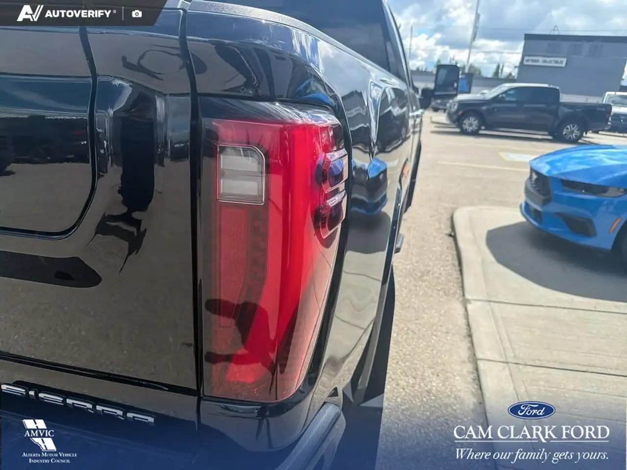 GMC Sierra 3500HD снимка GMC Sierra 3500HD