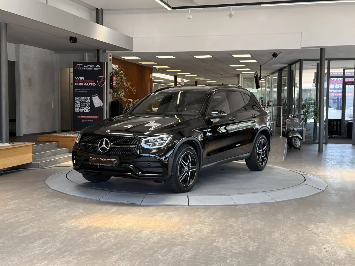 Mercedes-Benz GLC 200 d 4 Matic AMG-Line 1.Hand Aut. *Kamra*Navi*Spiegel Schwarz - 1