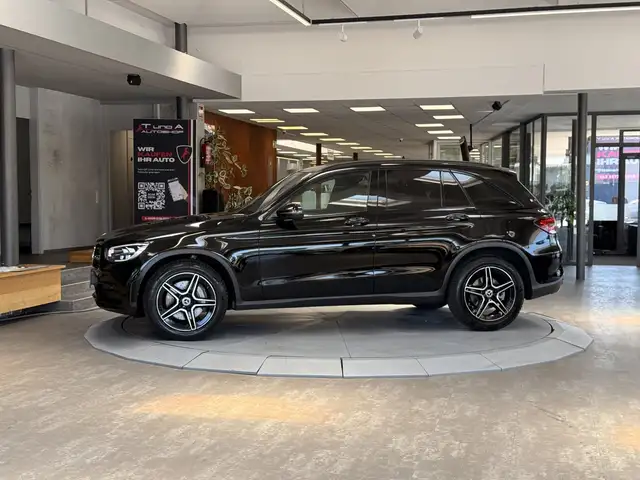 Mercedes-Benz GLC view 3