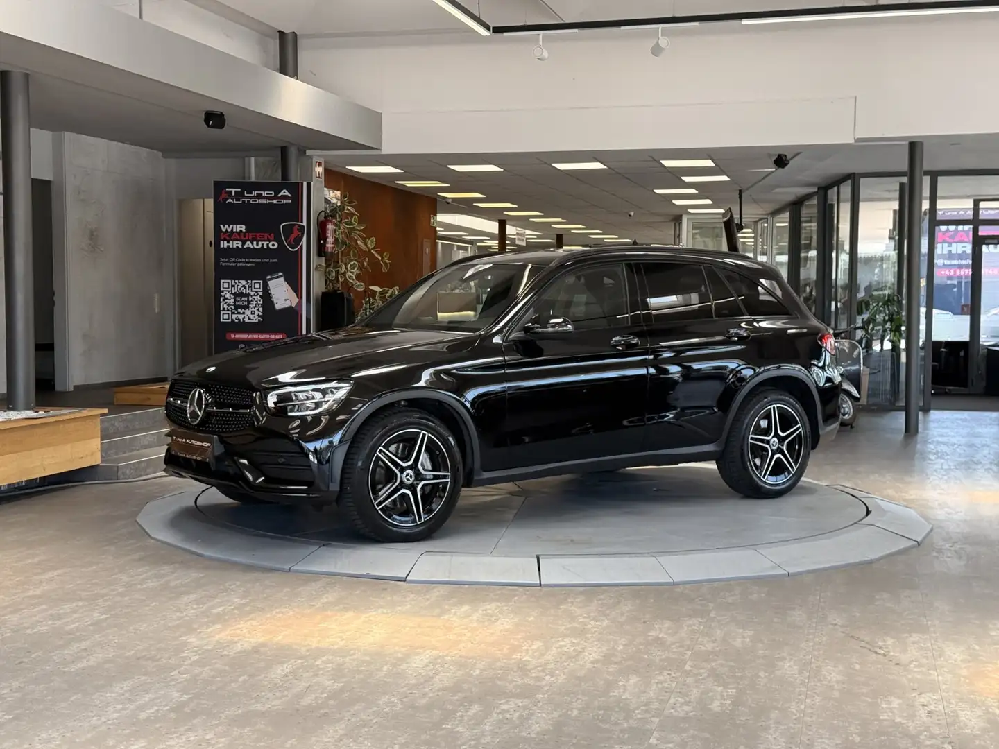 Mercedes-Benz GLC 200 d 4 Matic AMG-Line 1.Hand Aut. *Kamra*Navi*Spiegel Schwarz - 2