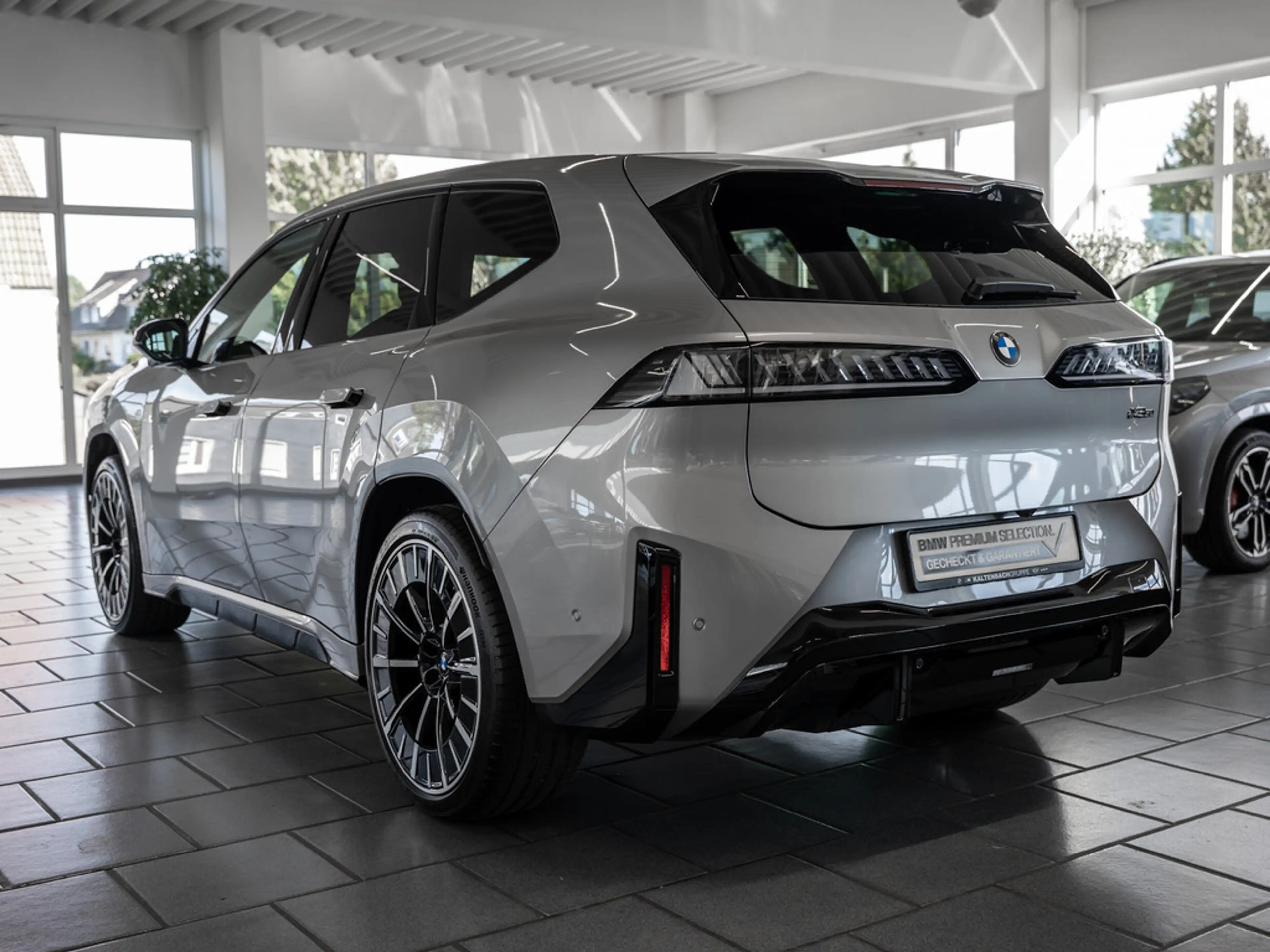 BMW iX3 xDrive50 PANO AHK HUD 360° LED ACC NAVI — photo 7