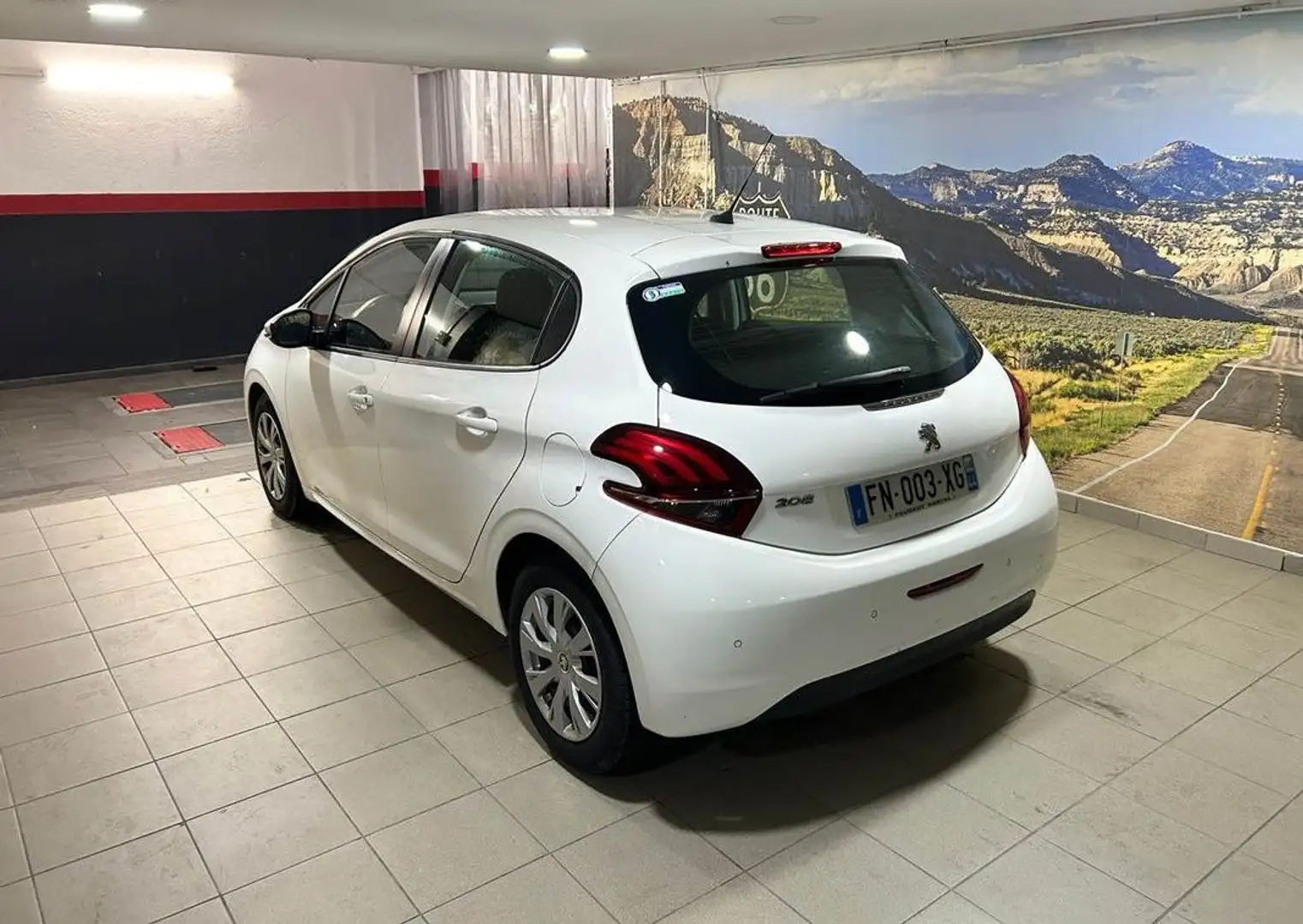 Peugeot 208 affaire 1.2 82 premium prix ht : 4158.33 Blanc - 2