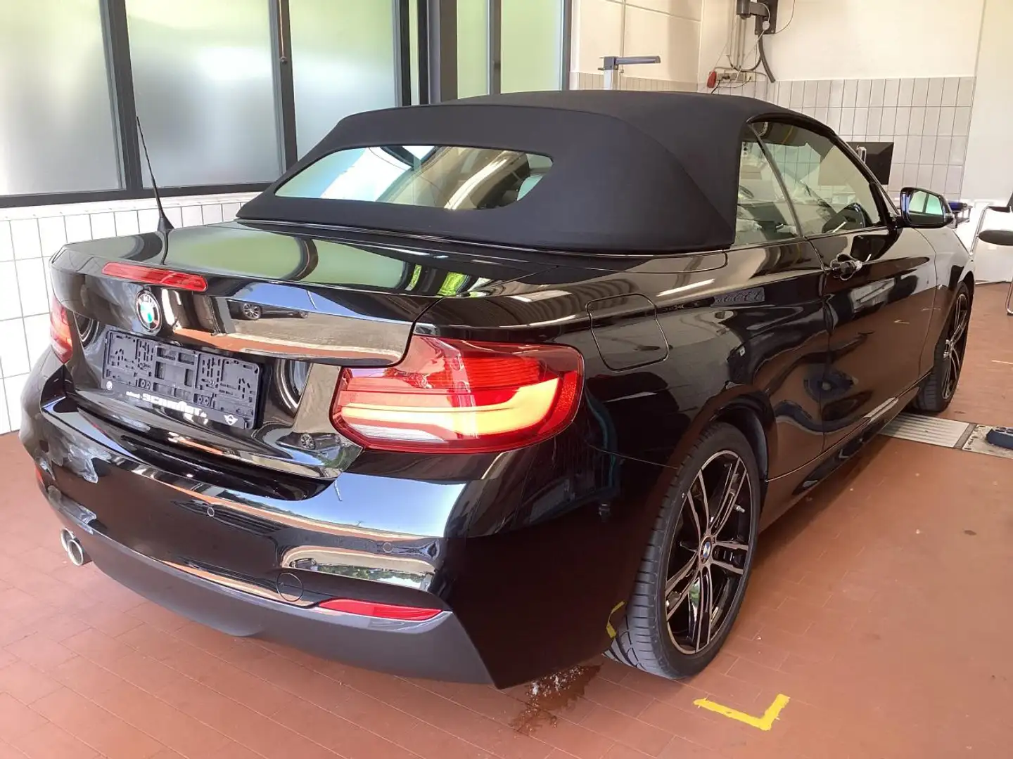 BMW 220 i Cabrio M Sport + 2Jahre-BPS.-GARANTIE Schwarz - 2