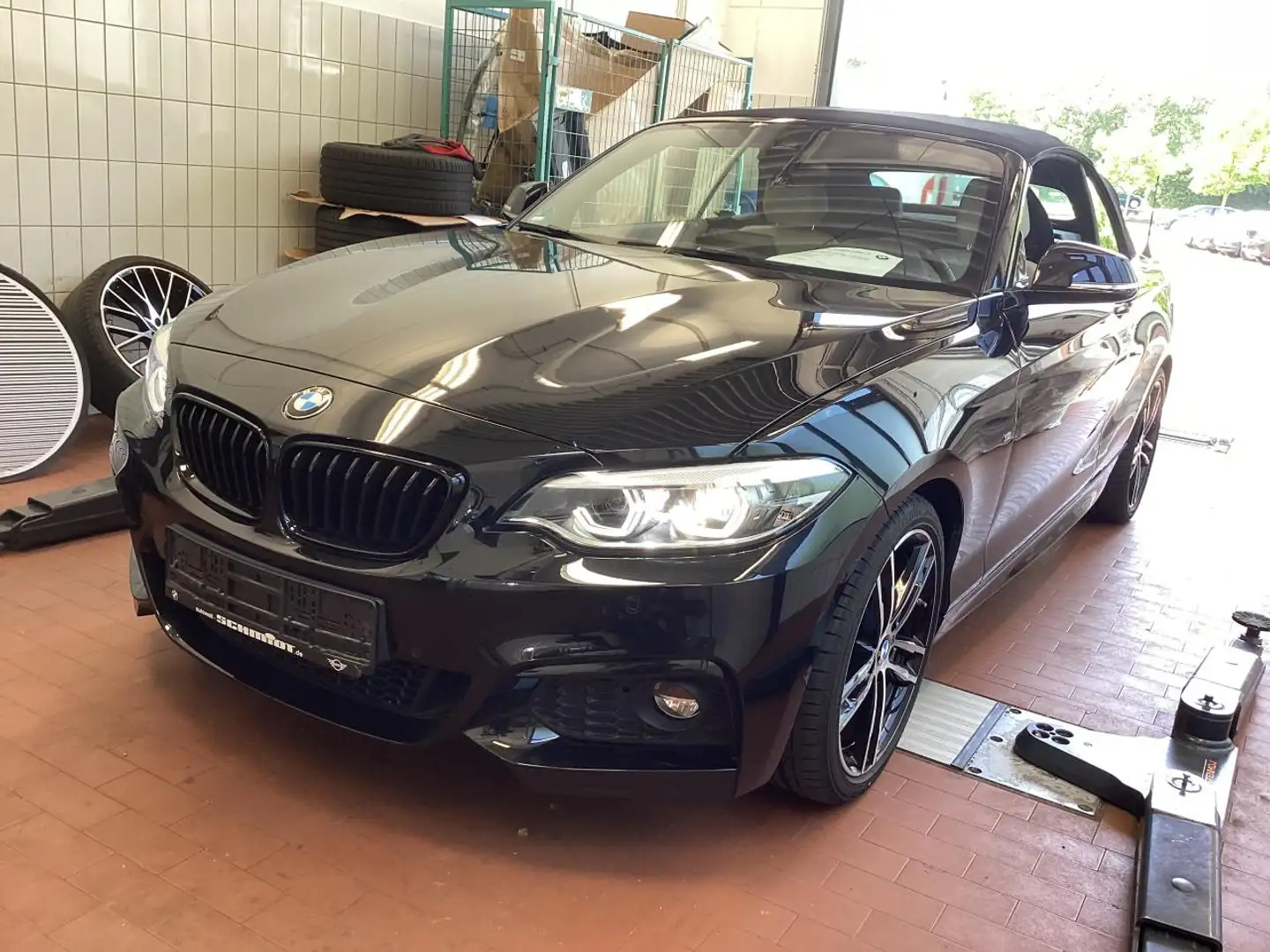 BMW 220 i Cabrio M Sport + 2Jahre-BPS.-GARANTIE Schwarz - 1
