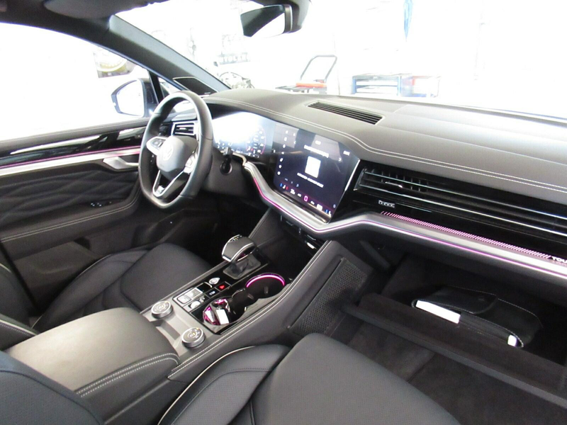Volkswagen Touareg R-Line 3.0 TDI Black Style | MATRIX PANO — photo 5