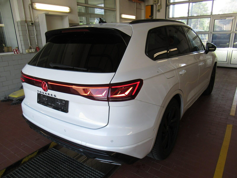 Volkswagen Touareg R-Line 3.0 TDI Black Style | MATRIX PANO — photo 3