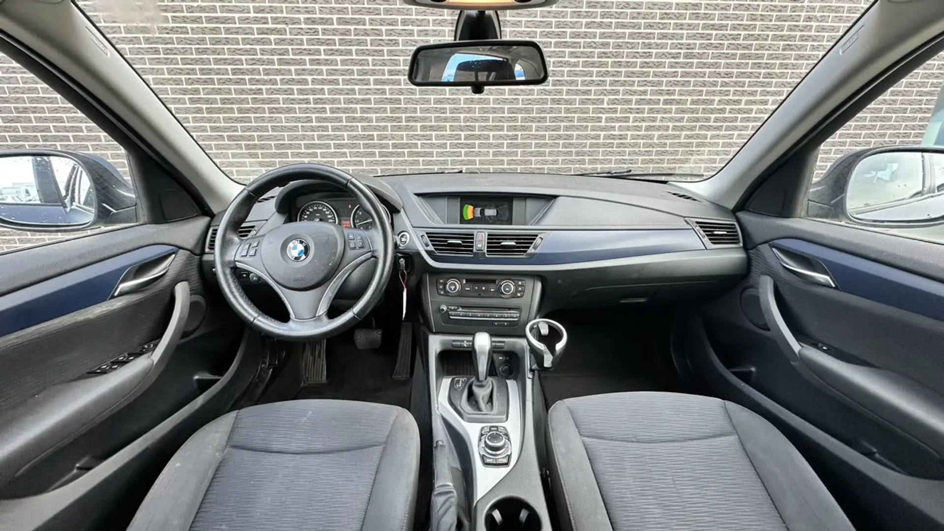 BMW X1 sDrive18i Executive | Electronic Climate Control | Grau - 2
