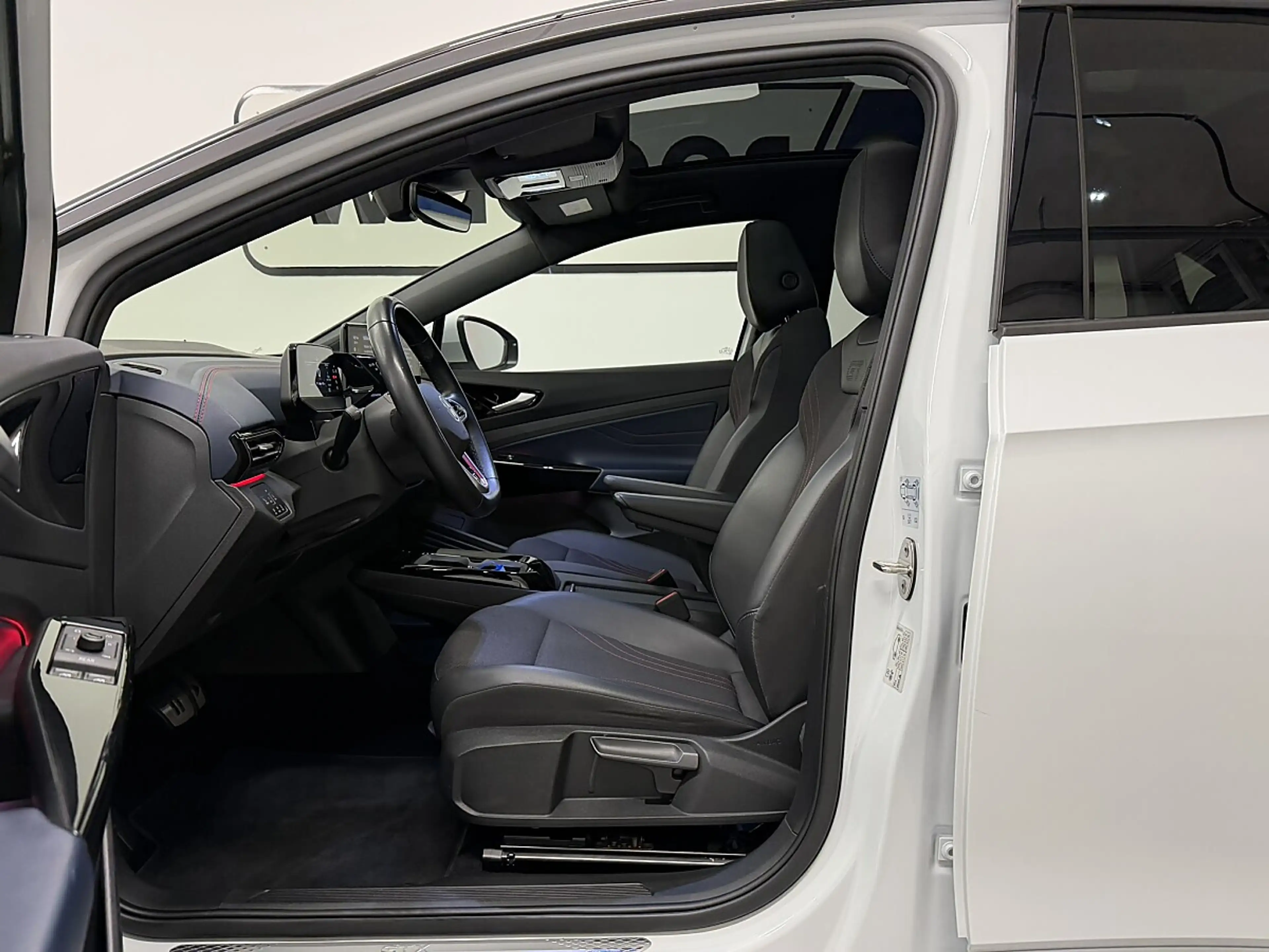 Volkswagen ID.5 GTX 220 kW / 77kWh.Matrix LED/ACC/Glasdach/Head... — photo 6