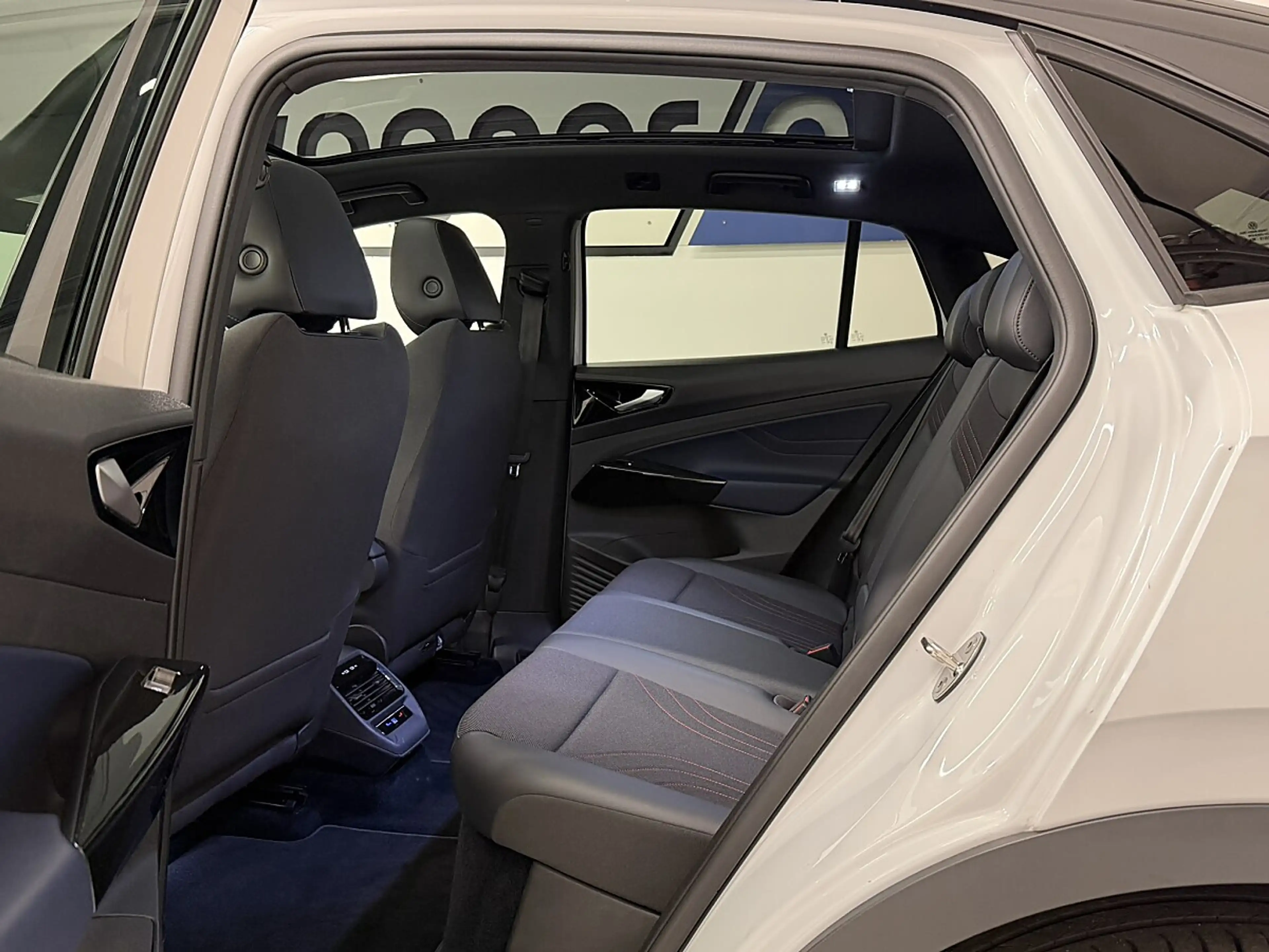 Volkswagen ID.5 GTX 220 kW / 77kWh.Matrix LED/ACC/Glasdach/Head... — photo 7