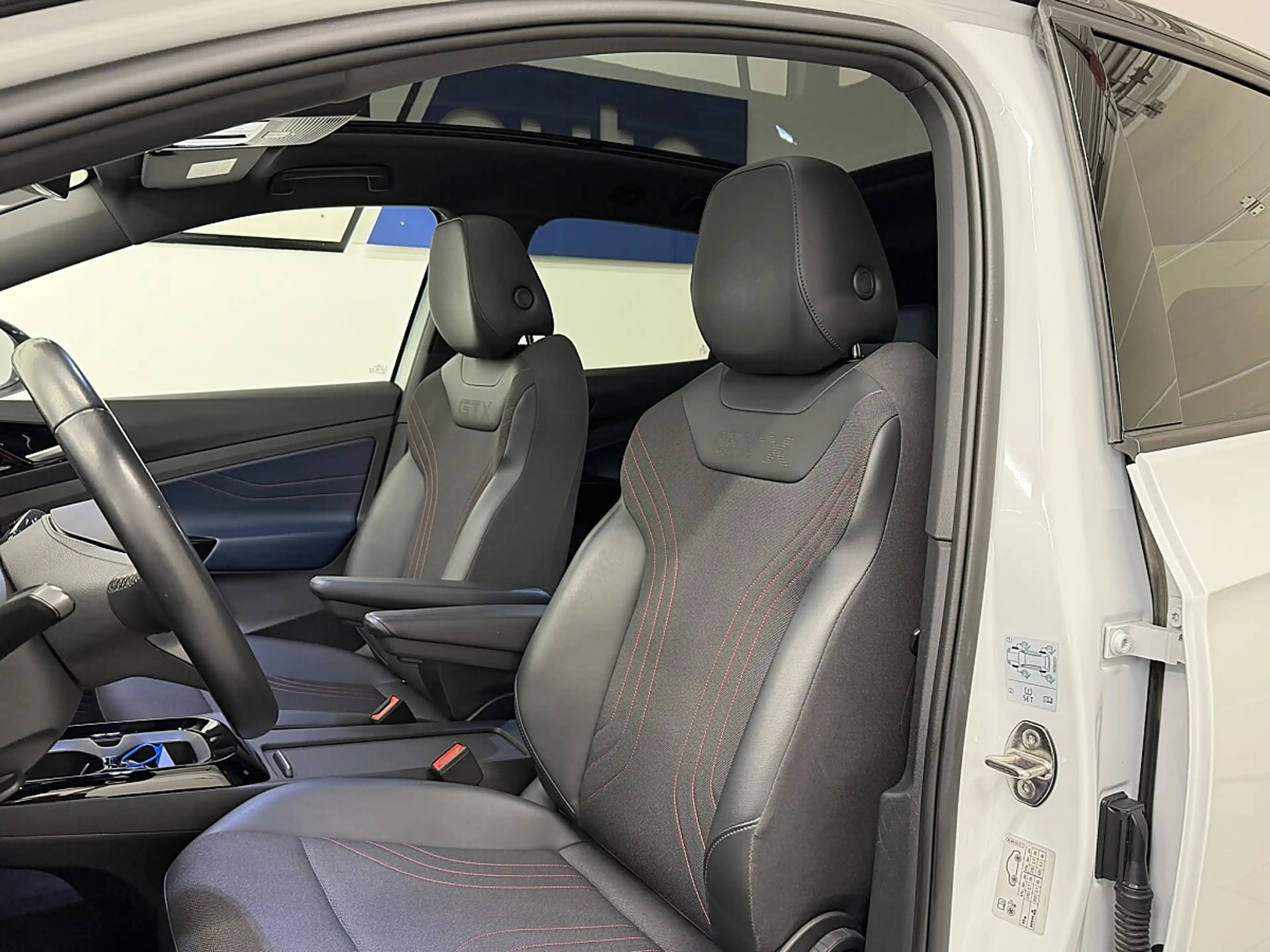 Volkswagen ID.5 GTX 220 kW / 77kWh.Matrix LED/ACC/Glasdach/Head... — photo 12