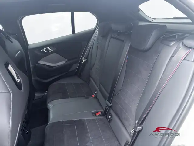 BMW 1 Series view 11