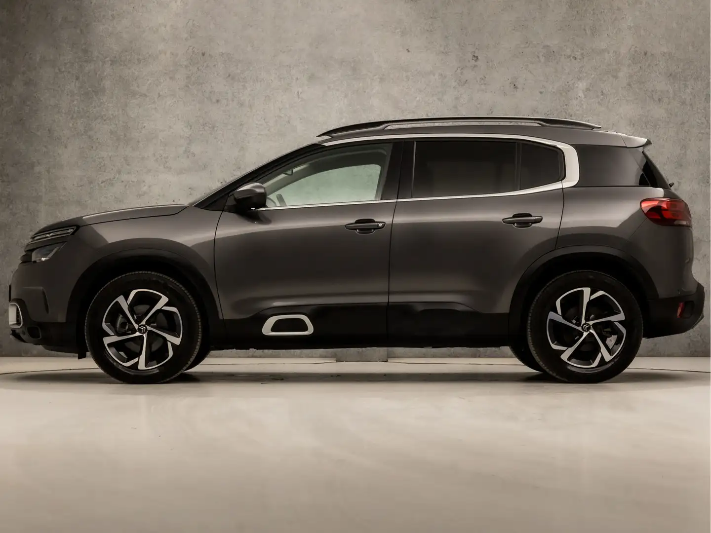 Citroen C5 Aircross 1.2 PureTech Sport (APPLE CARPLAY, GROOT NAVI, CLI Grijs - 2