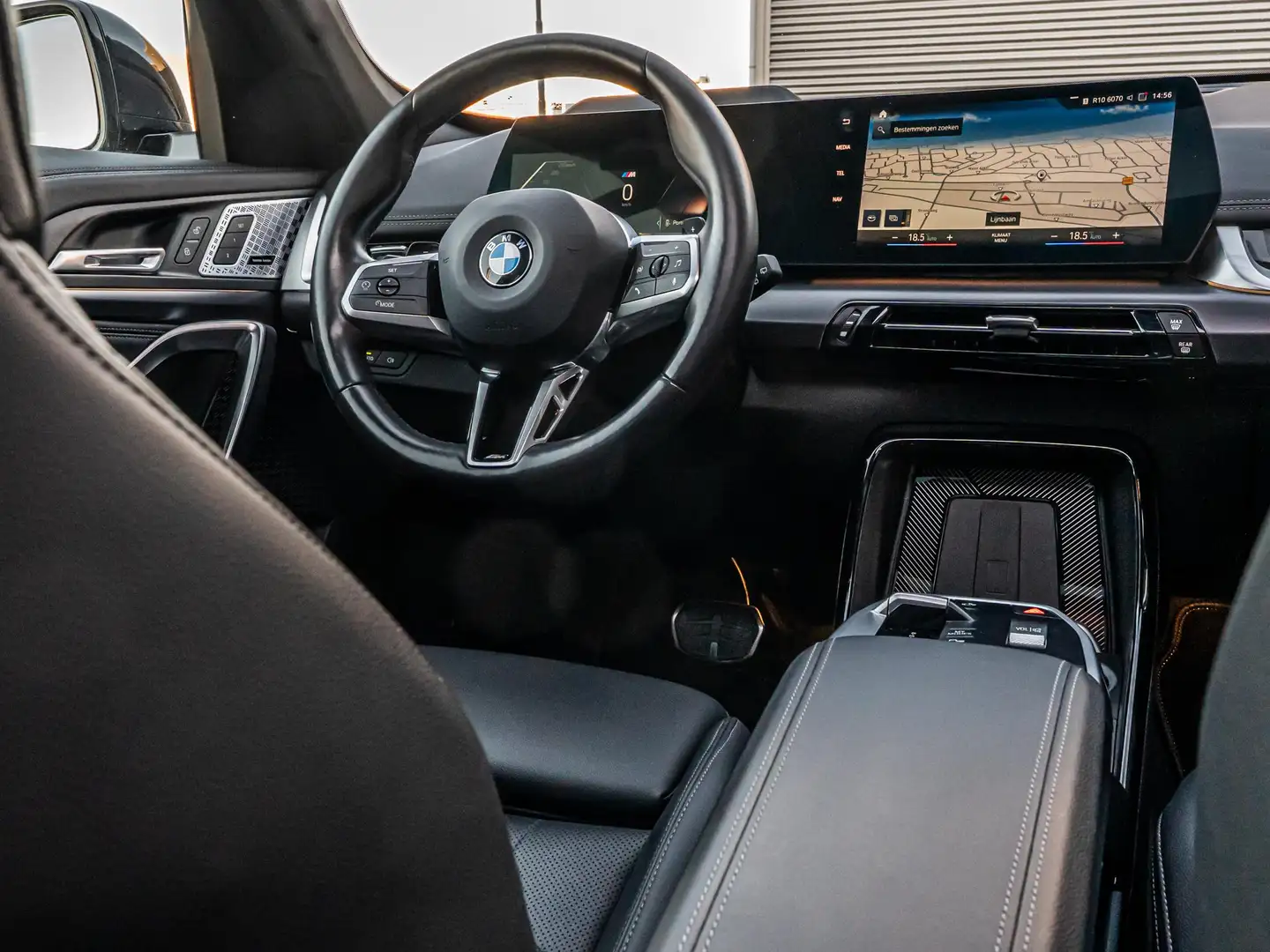 BMW X1 sDrive18i M Sport Pano HK 360Camera Keyless Schwarz - 2