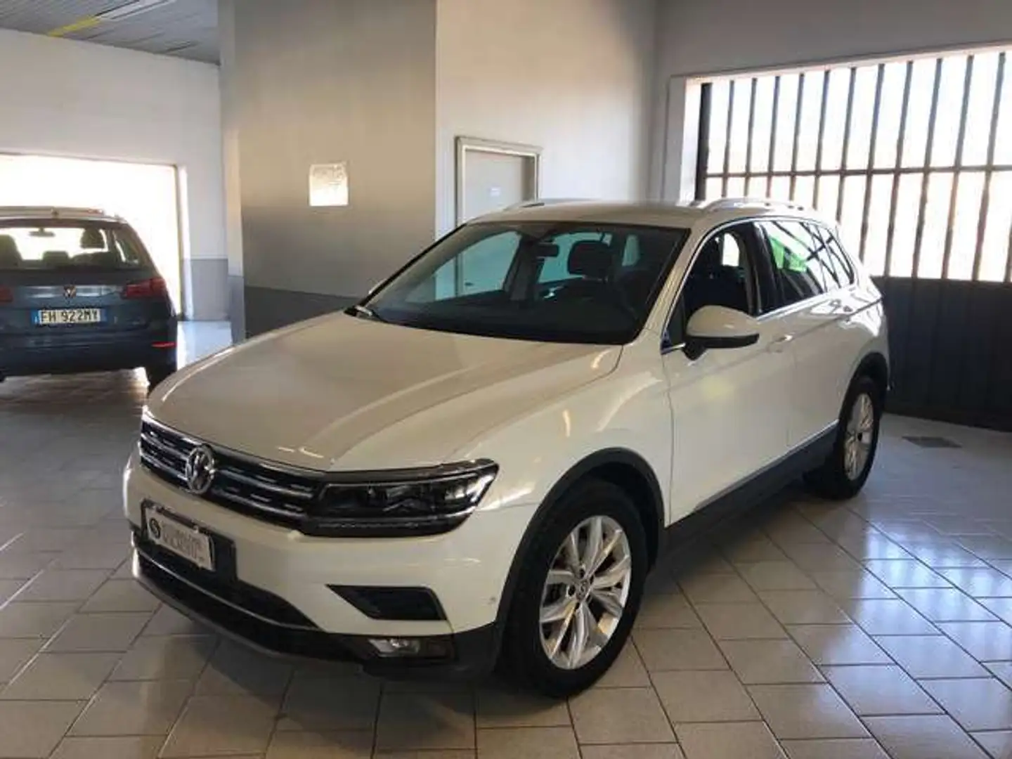 Volkswagen Tiguan 2.0 TDI SCR DSG Advanced Led Virtual Telecamera Bianco - 1