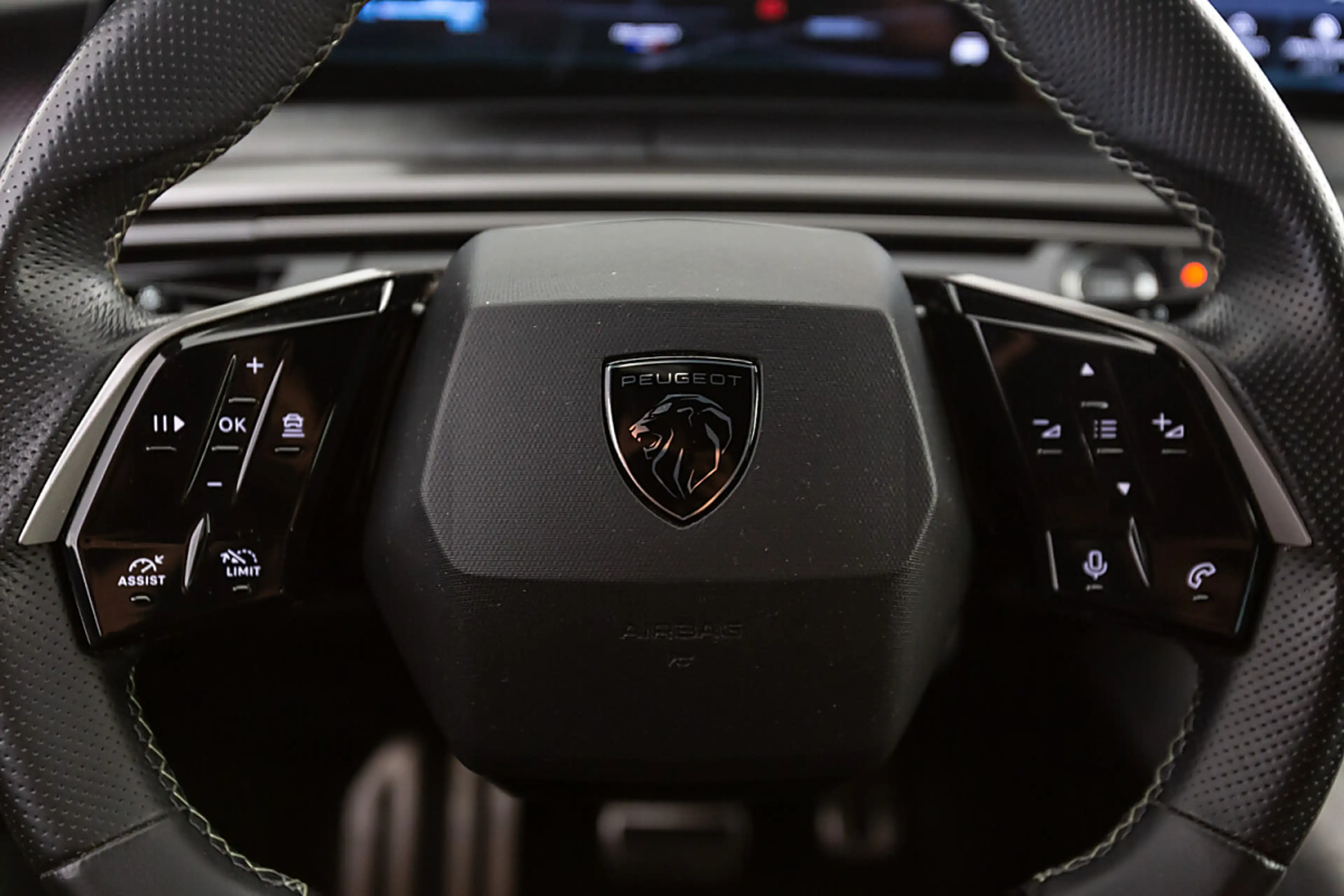 Peugeot 5008 Elektro 230 98kWh — photo 14