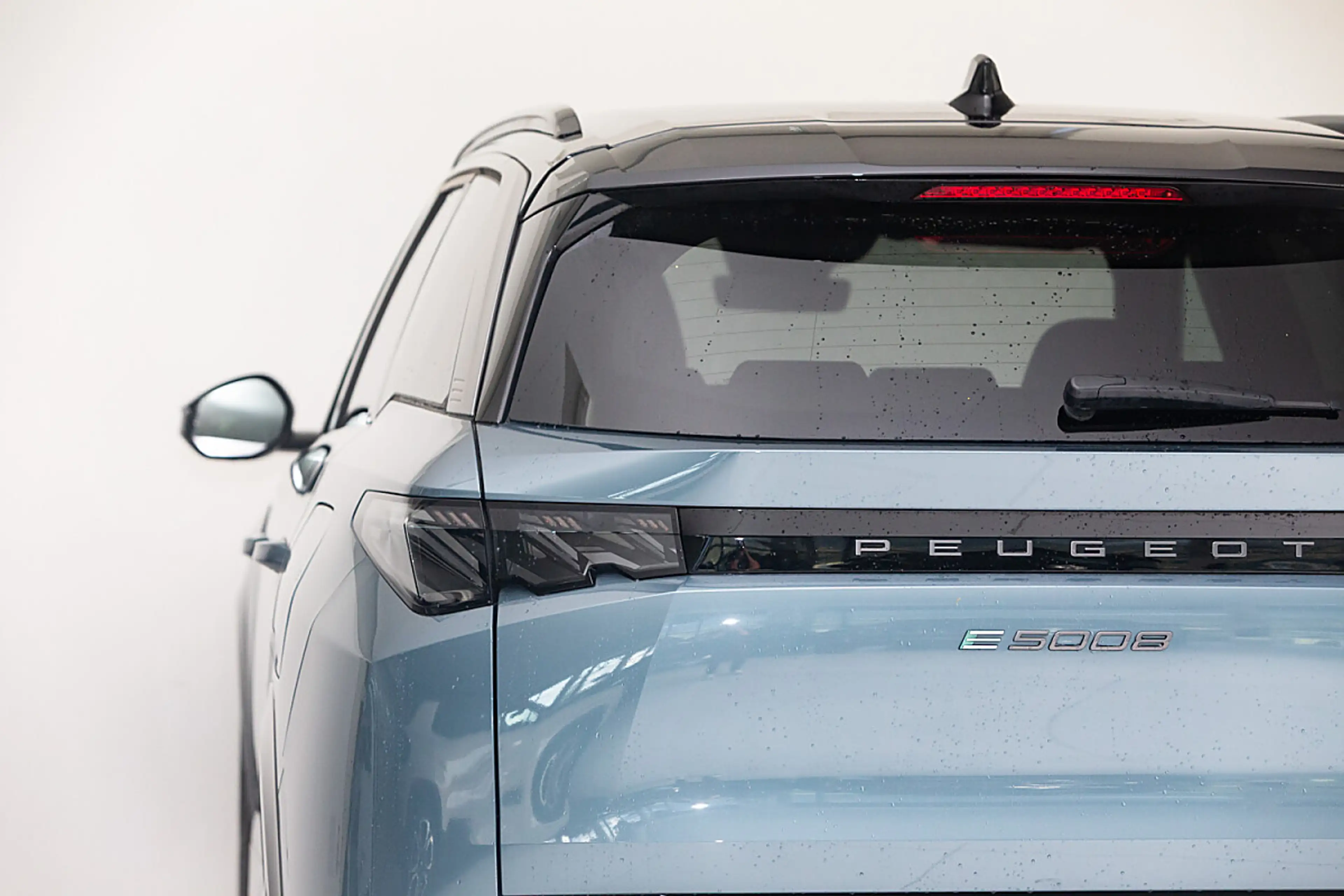 Peugeot 5008 Elektro 230 98kWh — photo 4