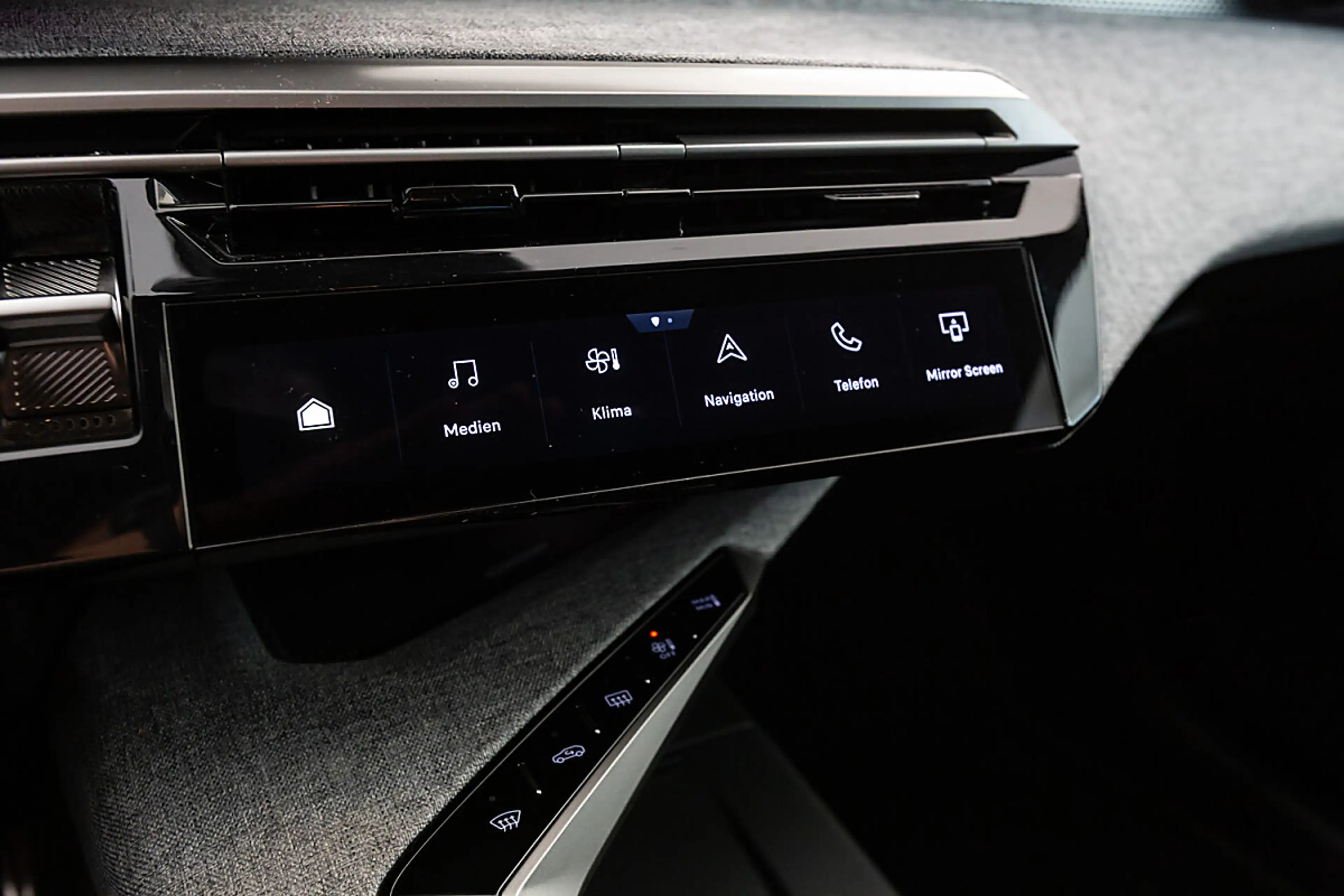 Peugeot 5008 Elektro 230 98kWh — photo 15