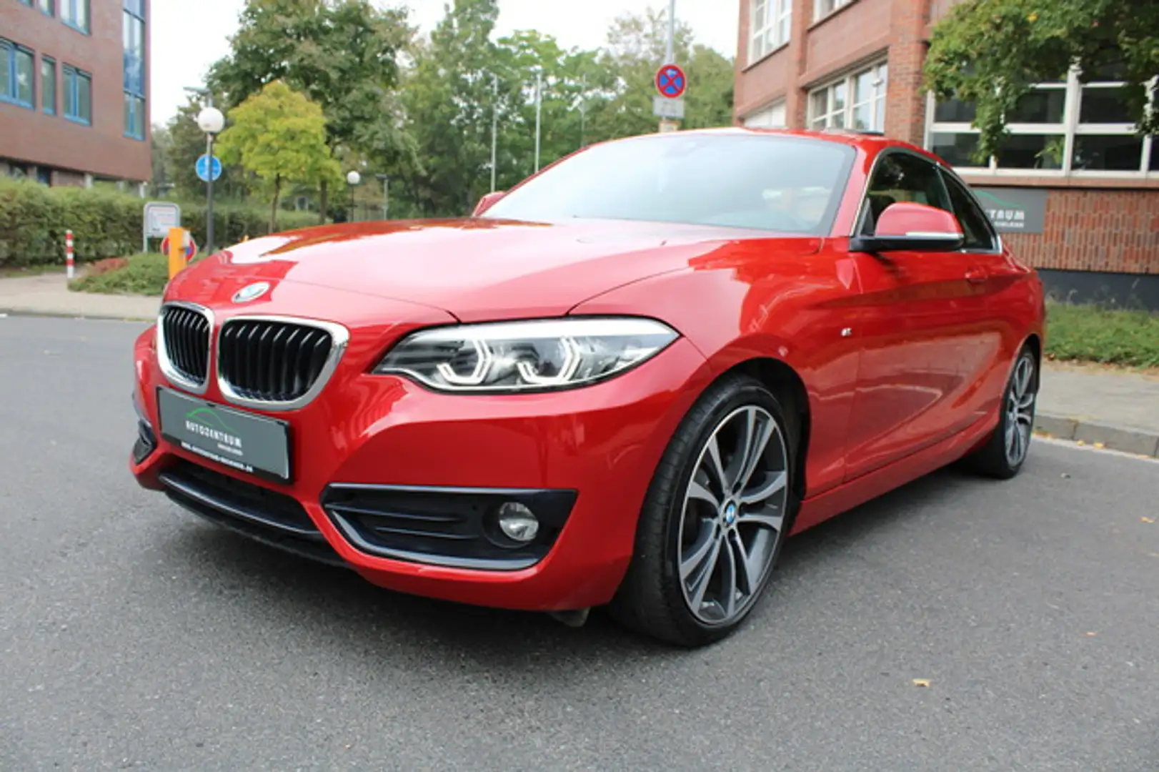BMW 230 i xDrive Sport Line Aut. Leder/Navi/Kamera Rot - 2