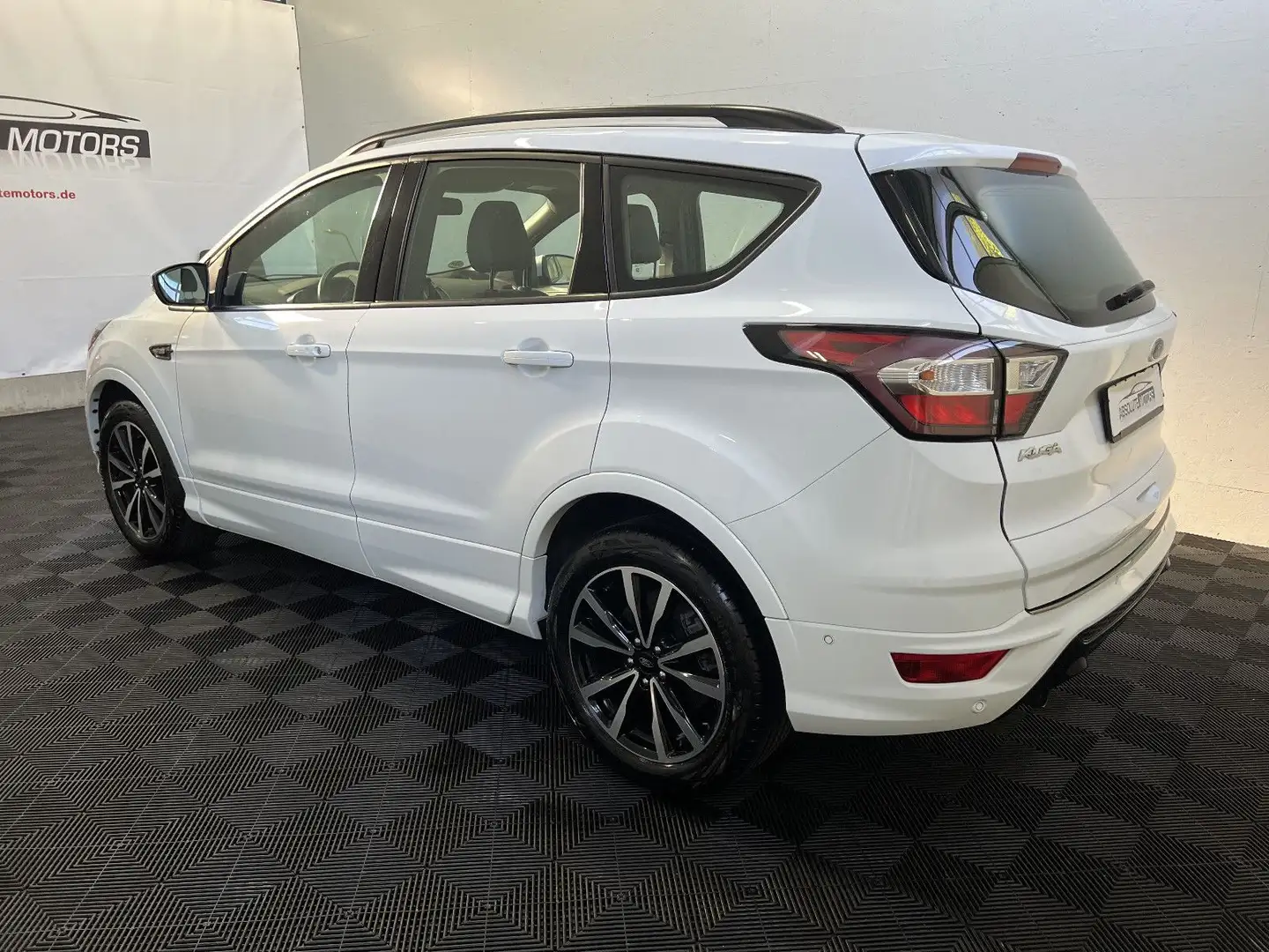Ford Kuga ST-Line 1,5 EcoBoost *Navi*RFK*Keyless*1.Hd Weiß - 2