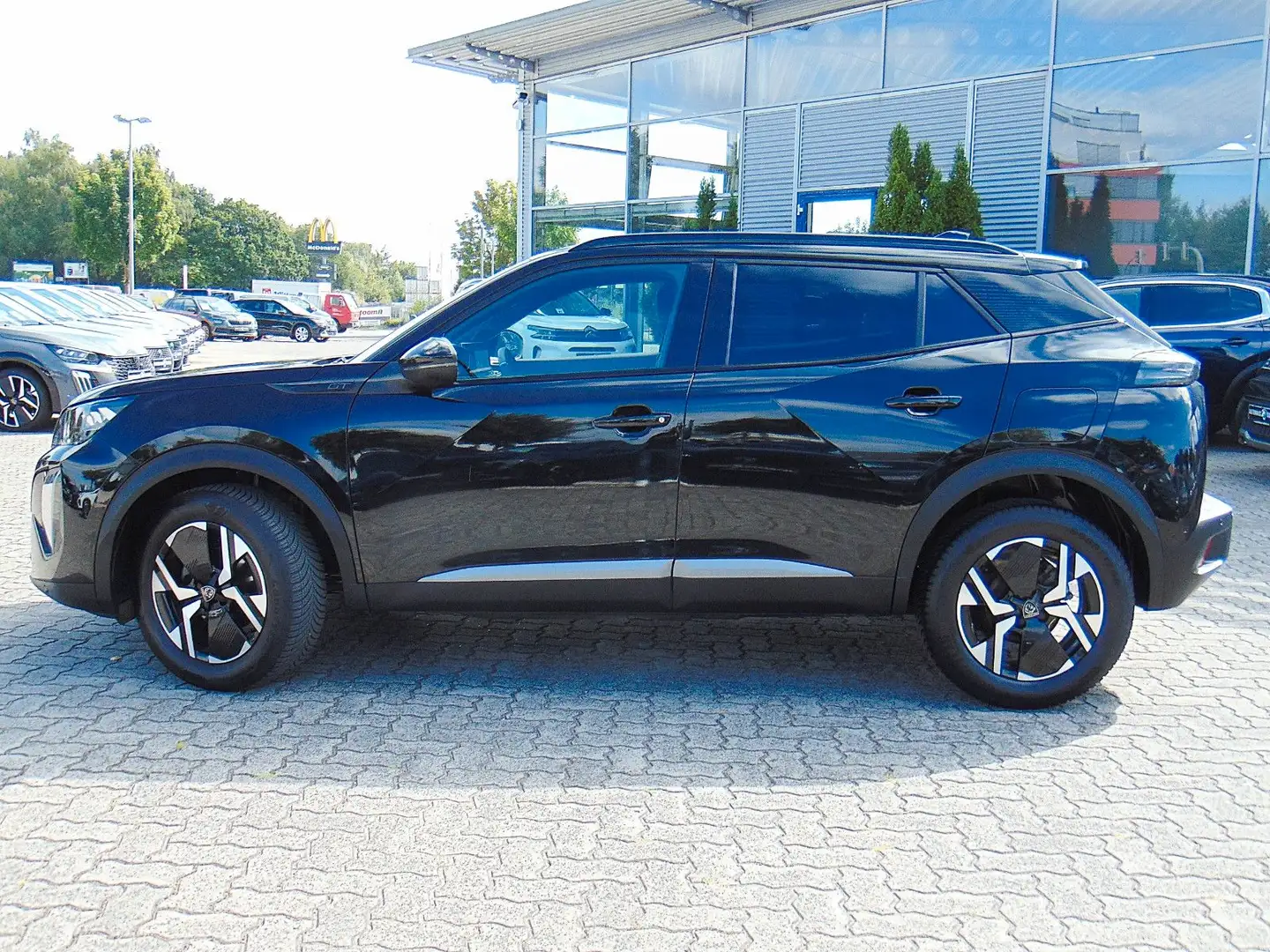 Peugeot 2008 PureTech 130 GT EAT8 Schwarz - 2