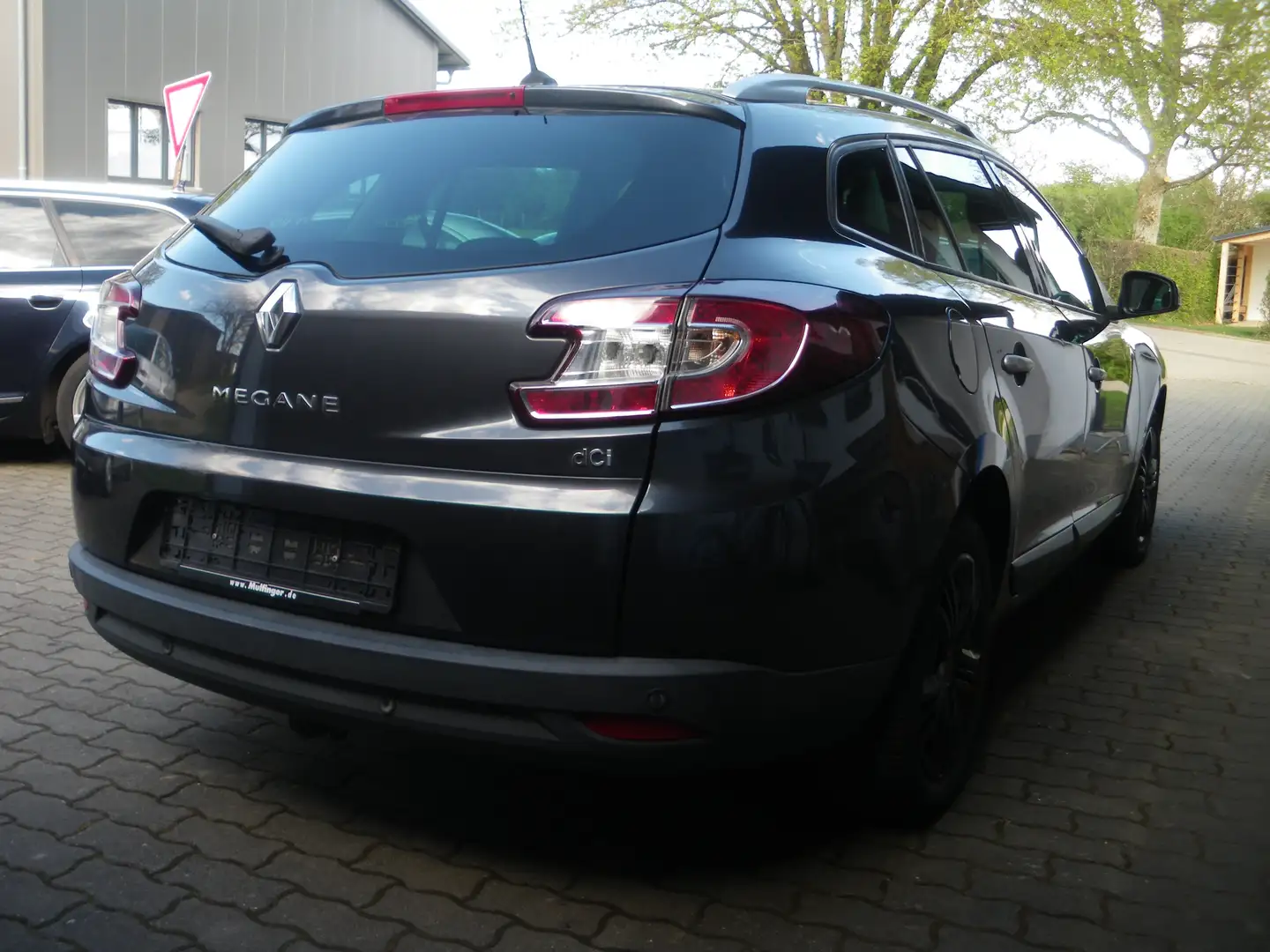Renault Megane Grandtour dCi 130 FAP Dynamique, Klima, Navi, AHK Grau - 2