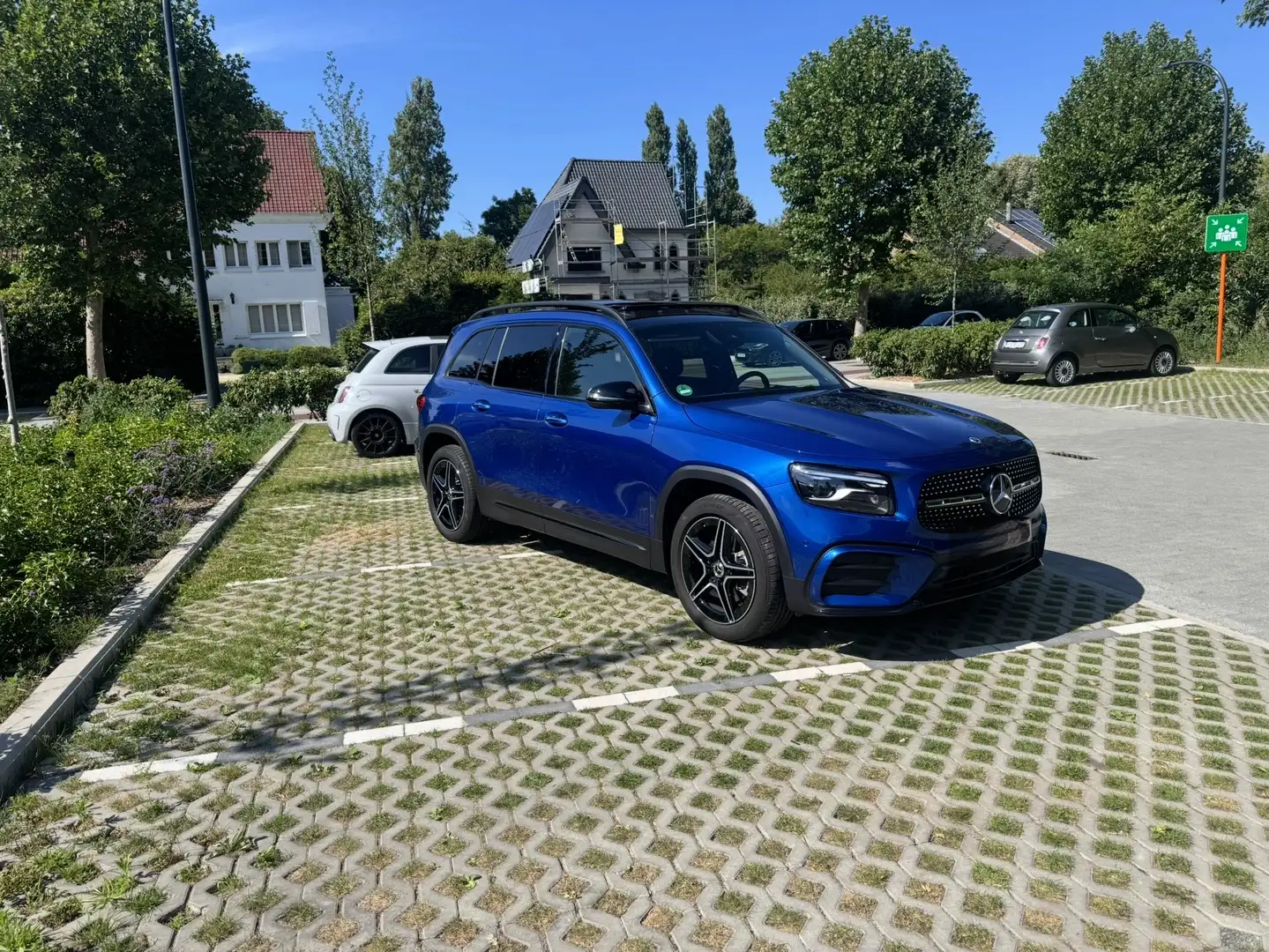 Mercedes-Benz GLB 180 7G-DCT AMG Line Advanced Plus Blauw - 2