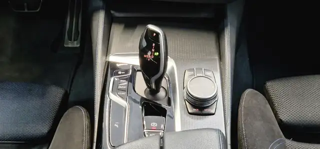 BMW 5 Series view 17