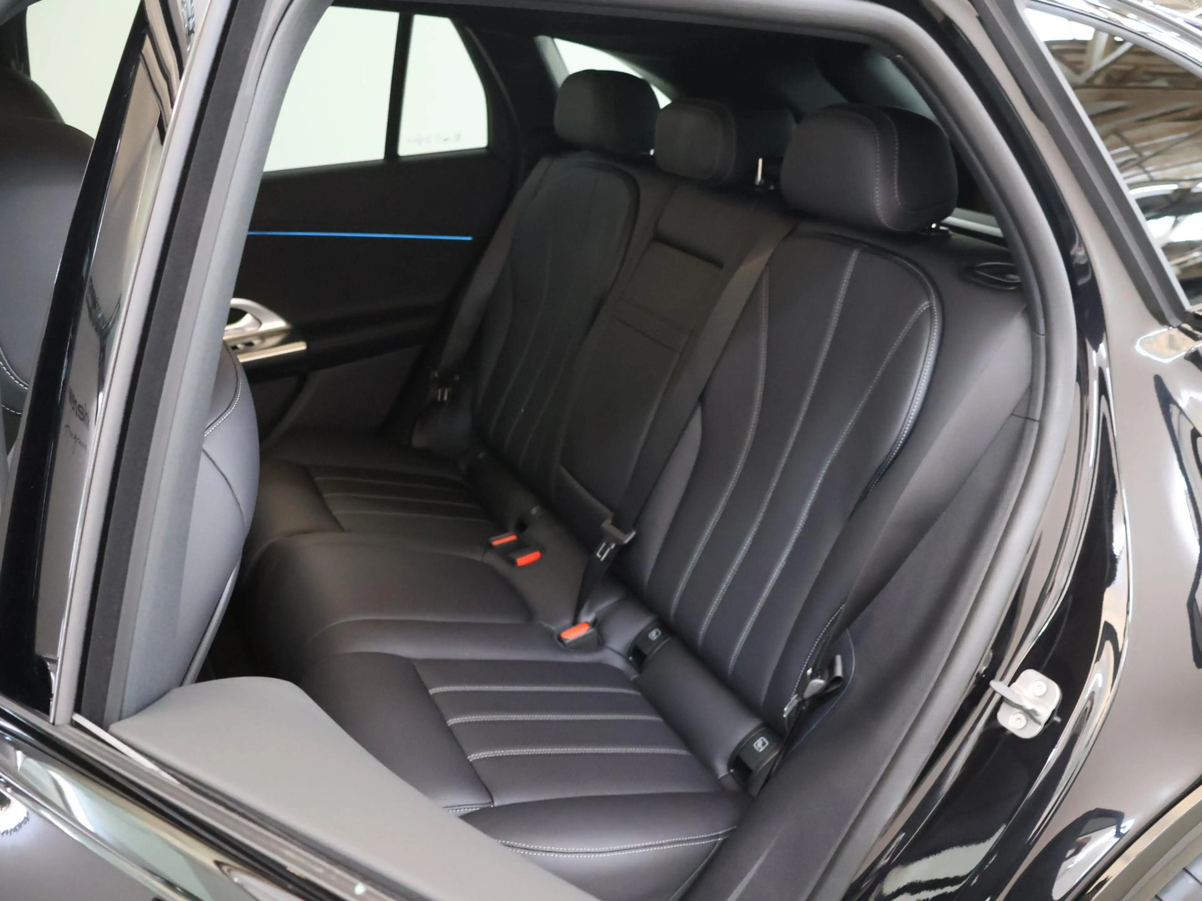 Mercedes-Benz GLC 400 4MATIC Launch Edition 94 kWh | Trekhaak | Hyperscr — photo 11