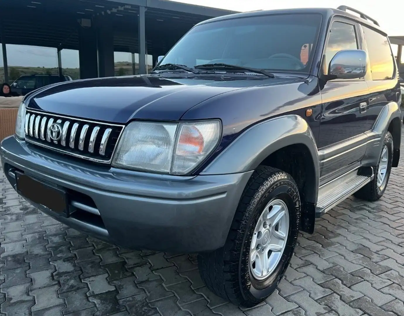 Toyota Land Cruiser - 1