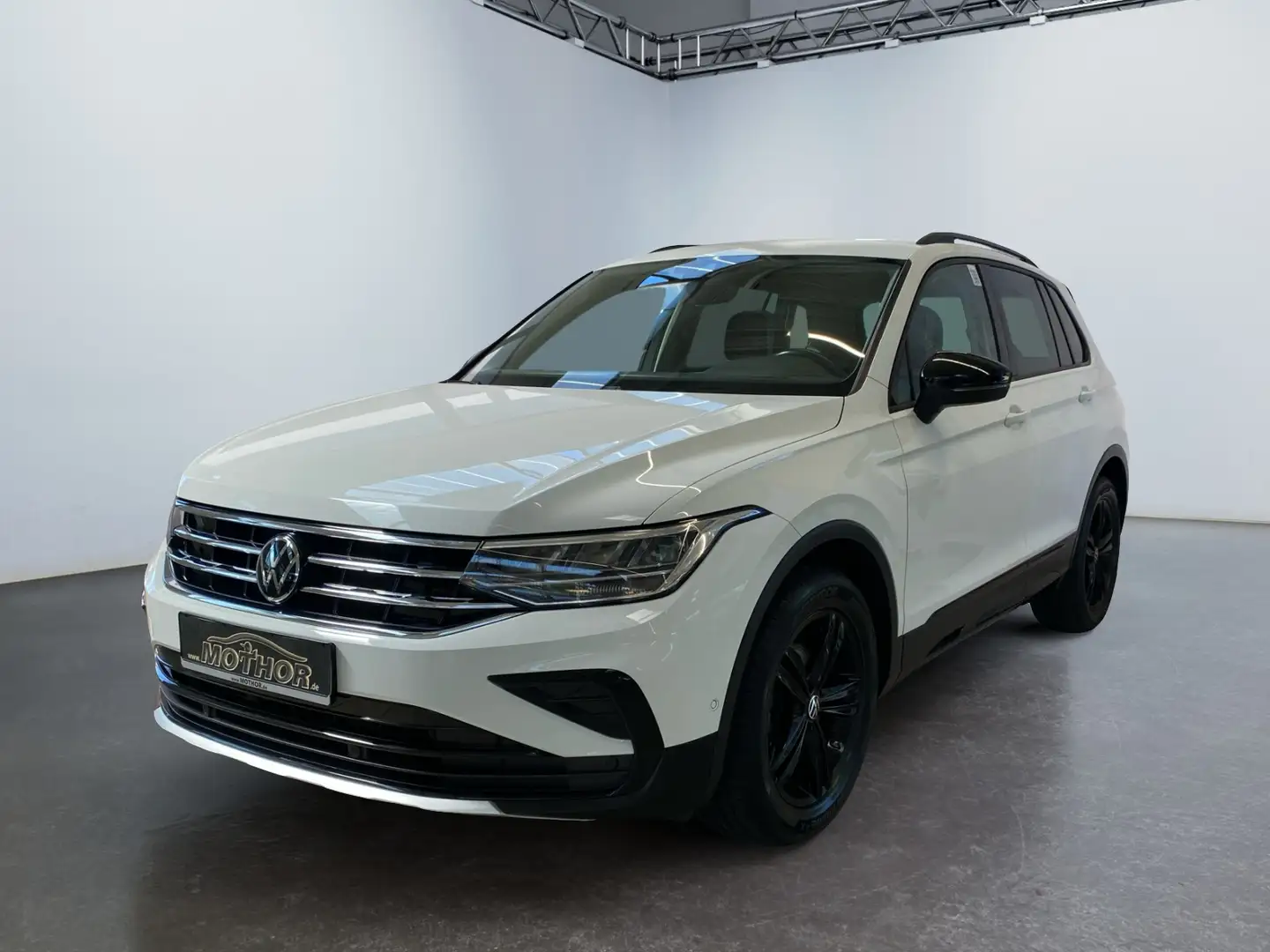 Volkswagen Tiguan Urban Sport 2.0 TDI DSG ACC PDC NAVI LED Weiß - 2