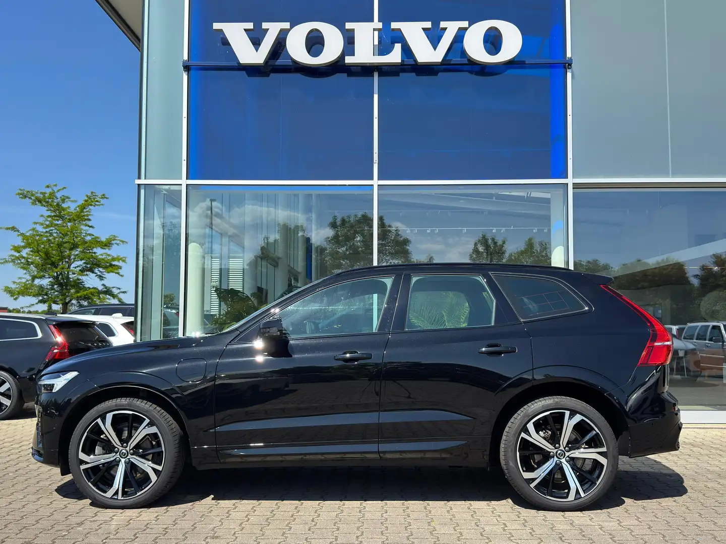 Volvo XC60 T6 R-Design Recharge AWD Schwarz - 2