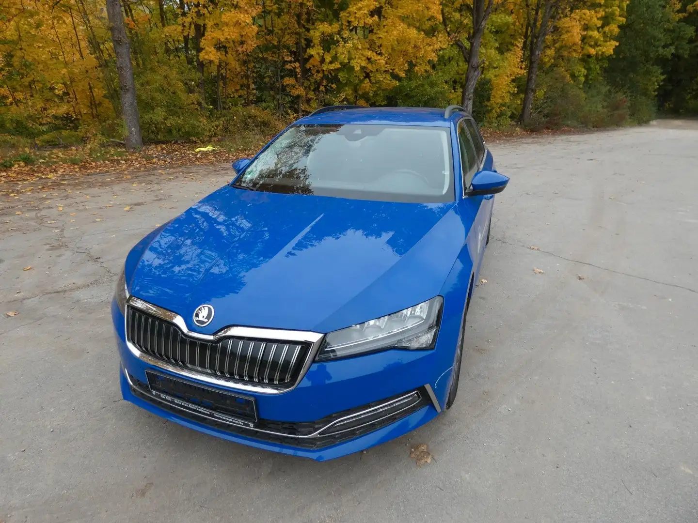 Skoda Superb Combi Ambition iV Aut. Navi AHK Webasto Blau - 1