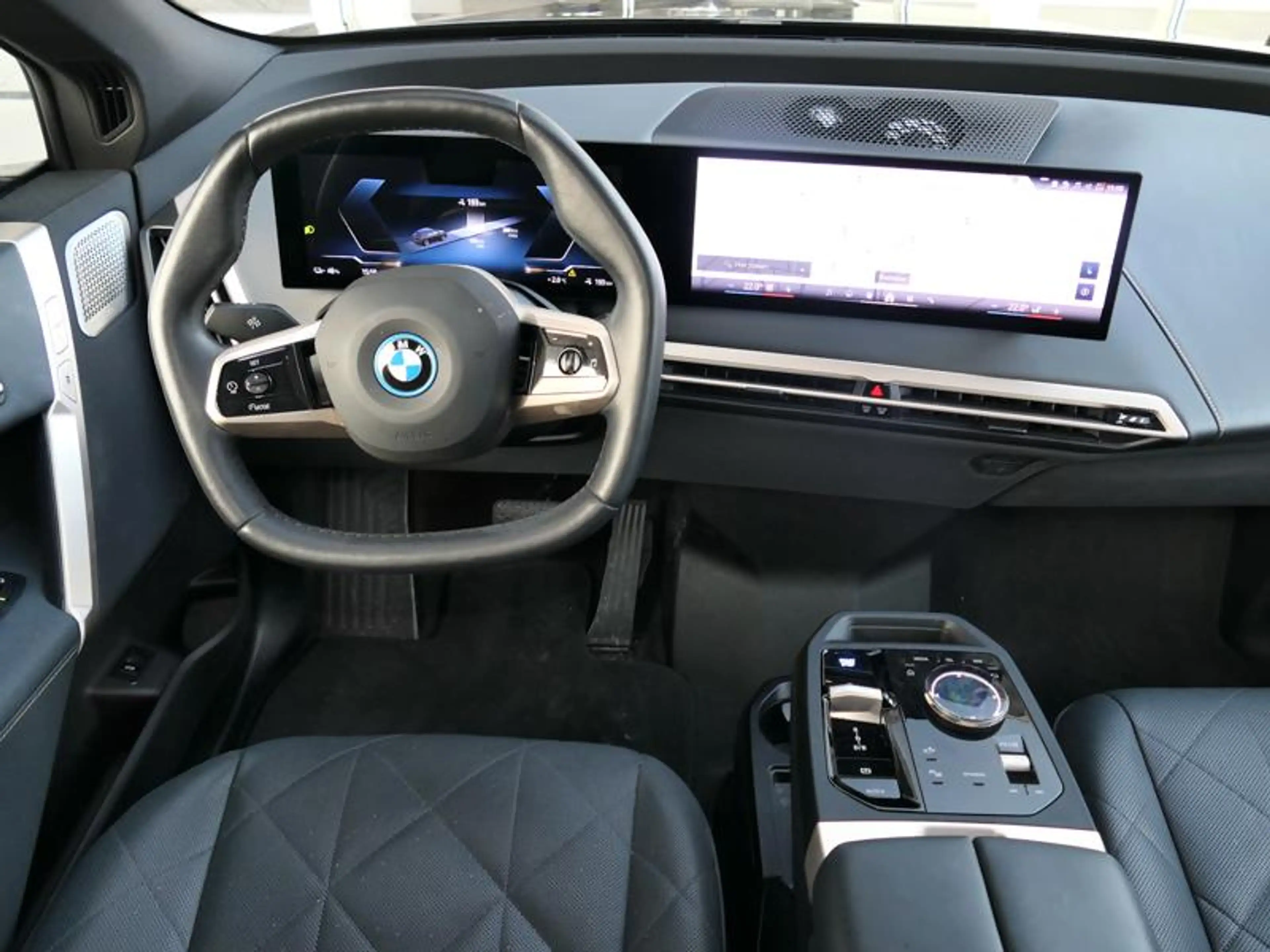 BMW iX xDrive50 Sport | PANO | Drive PRO | B&W | — photo 15