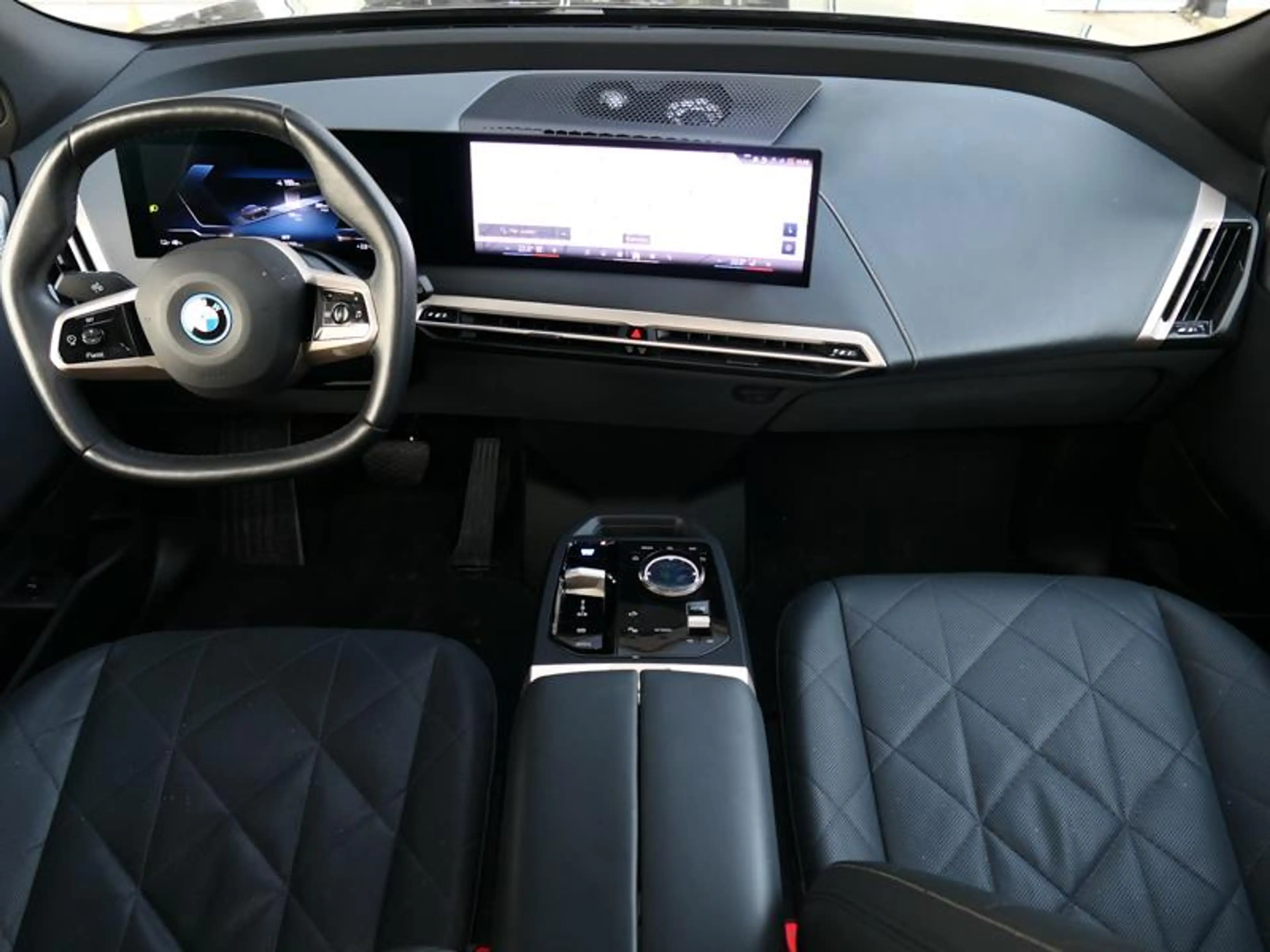 BMW iX xDrive50 Sport | PANO | Drive PRO | B&W | — photo 7