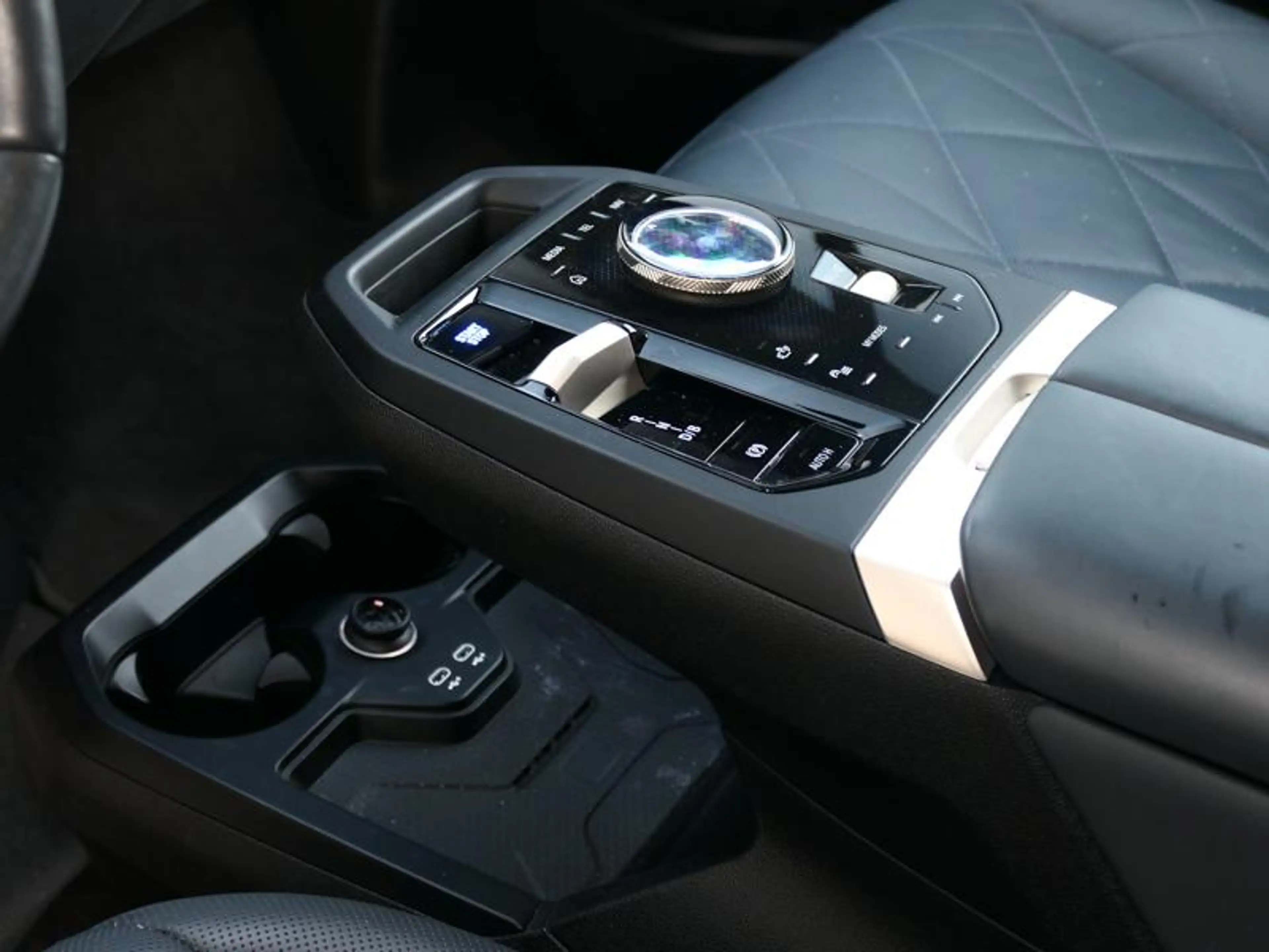 BMW iX xDrive50 Sport | PANO | Drive PRO | B&W | — photo 14