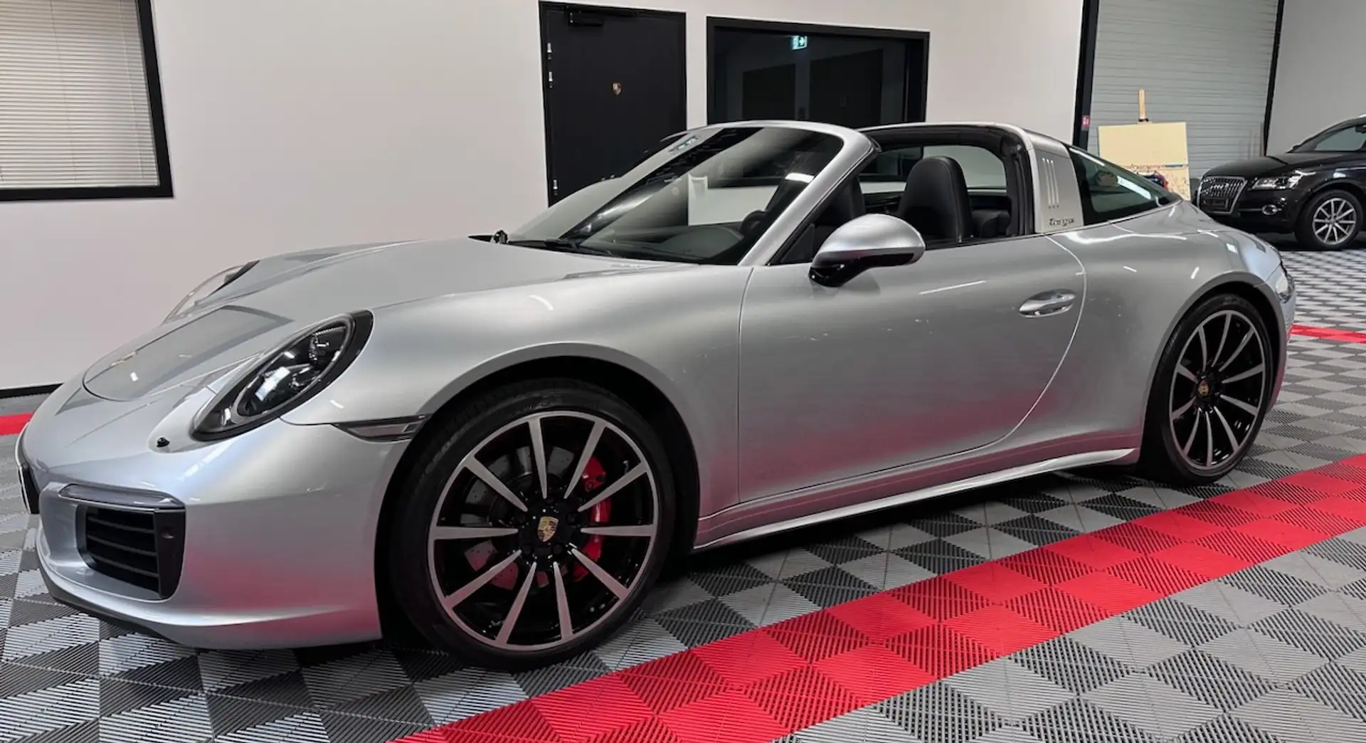 Porsche 911 911 Targa 4S 2016 은색 사진 3