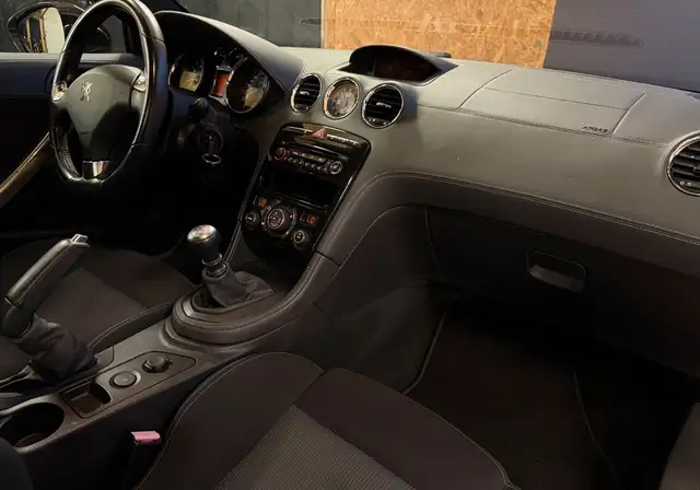 Peugeot RCZ view 12