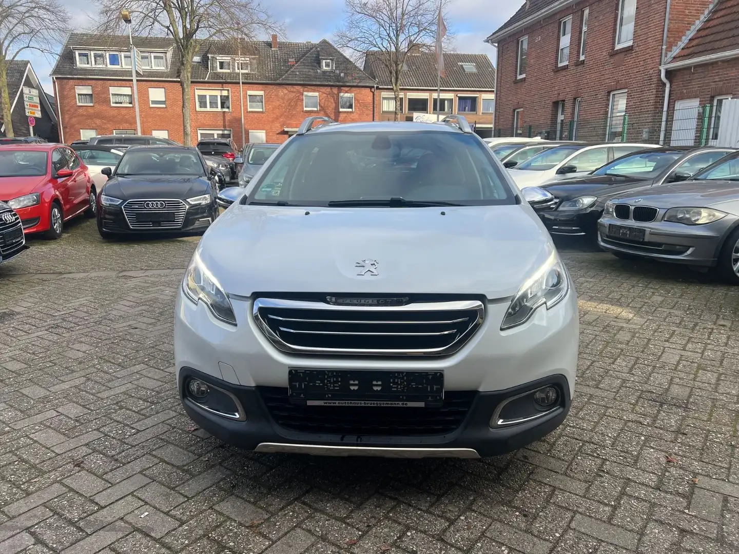 Peugeot 2008 Allure*1,6HDI*Automatic*SHZ*AHK*NAVI*** Weiß - 2