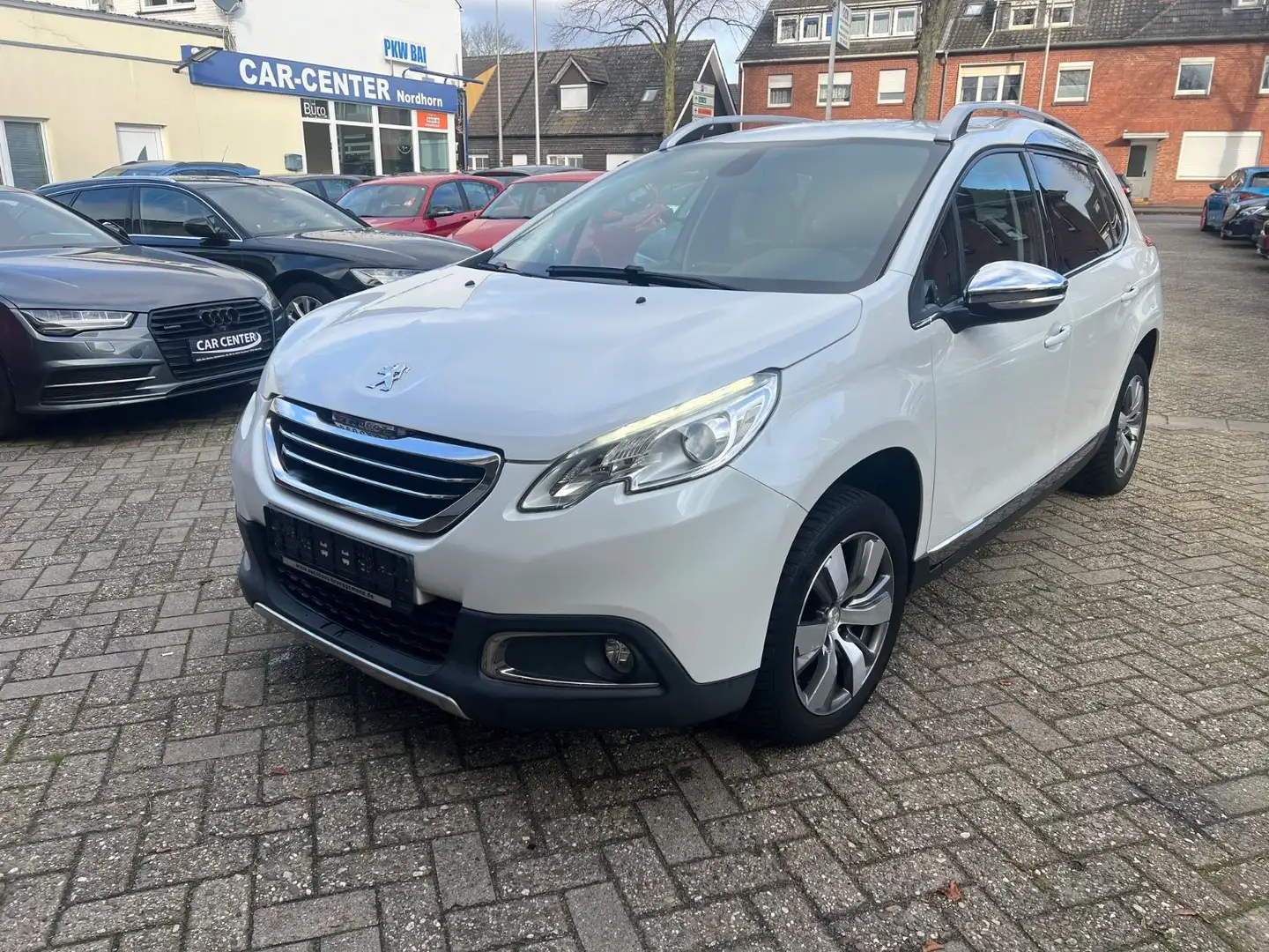 Peugeot 2008 Allure*1,6HDI*Automatic*SHZ*AHK*NAVI*** Weiß - 1