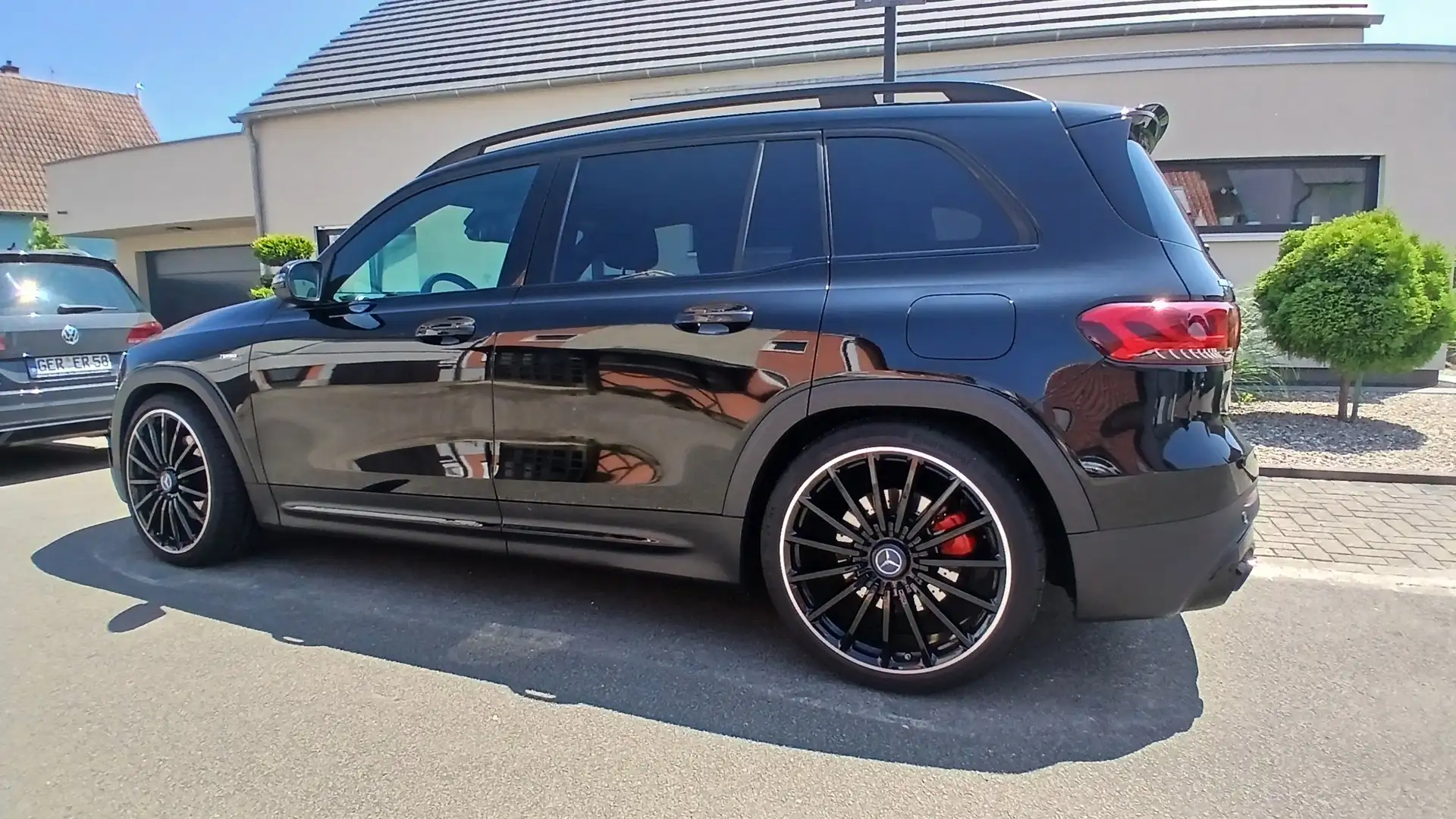Mercedes-Benz GLB 35 AMG AMG GLB 35 4Matic AMG Speedshift DCT 8G Černá - 1