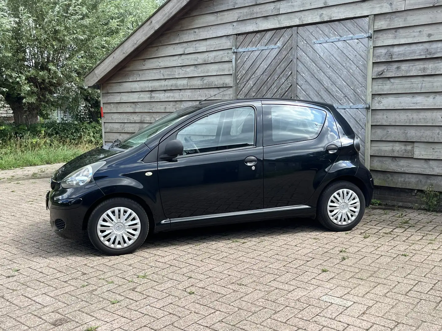 Toyota Aygo 1.0-12V Access | Airco | JBL-Audio | NAP | APK t/m Zwart - 2