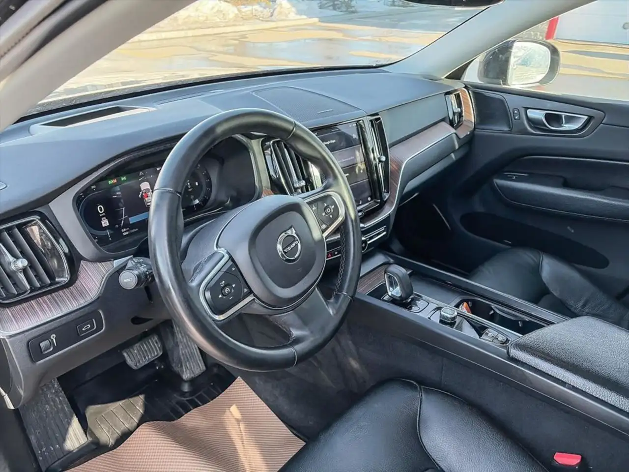 Volvo XC60 снимка Volvo XC60