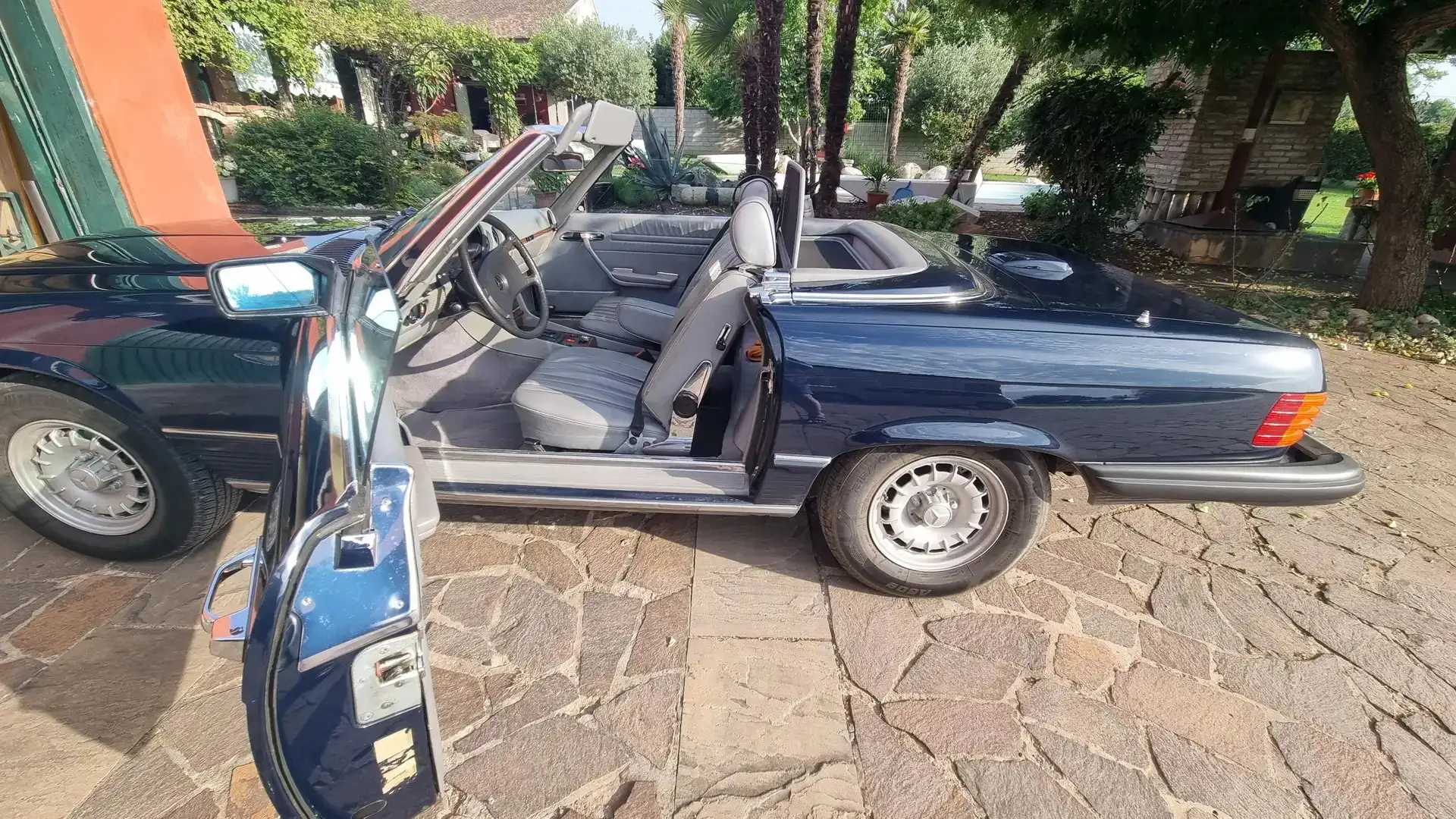 Mercedes-Benz SL 380 Roadster Azul - 1