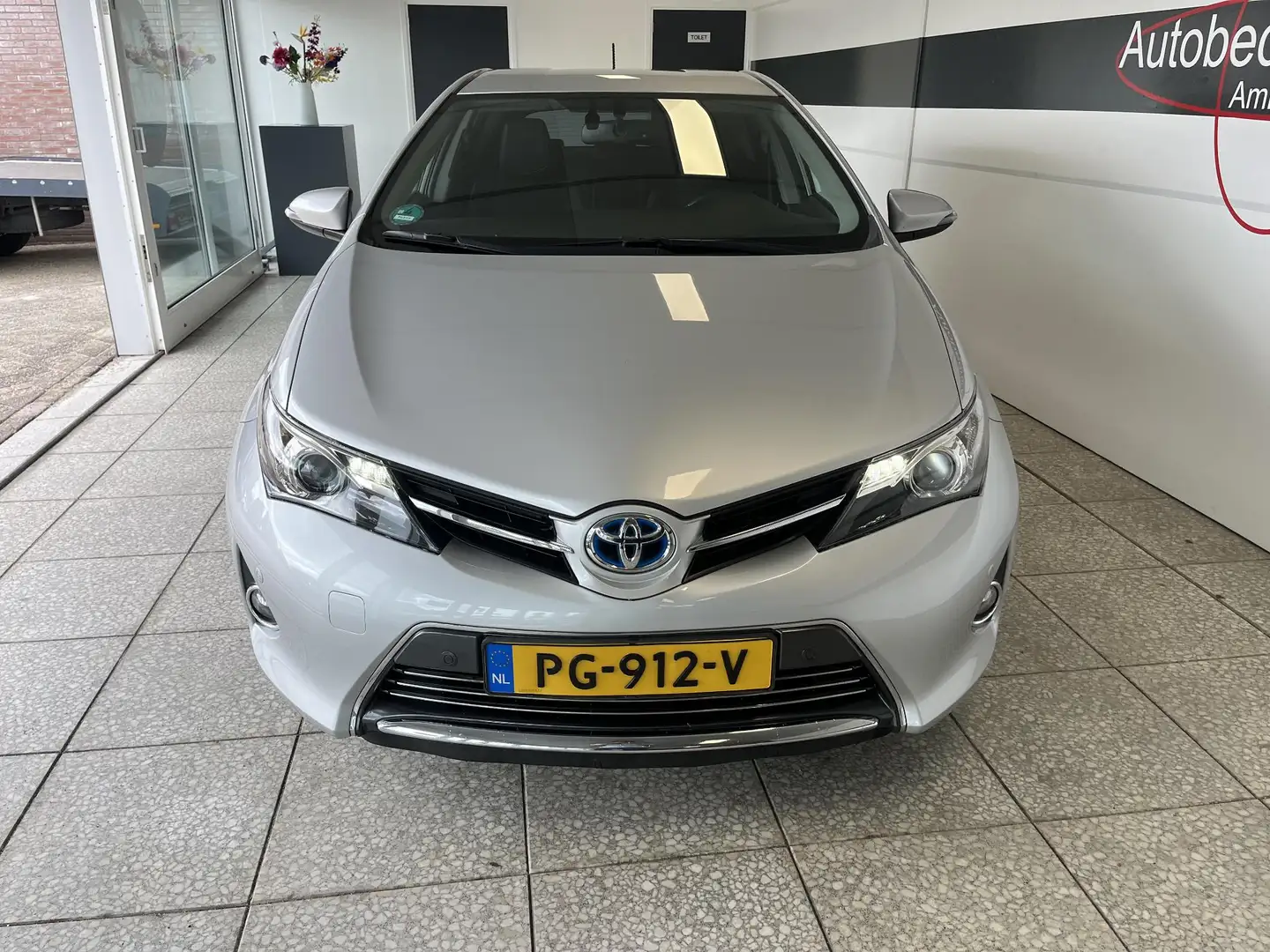 Toyota Auris 1.8 Hybrid Executive Grijs - 2